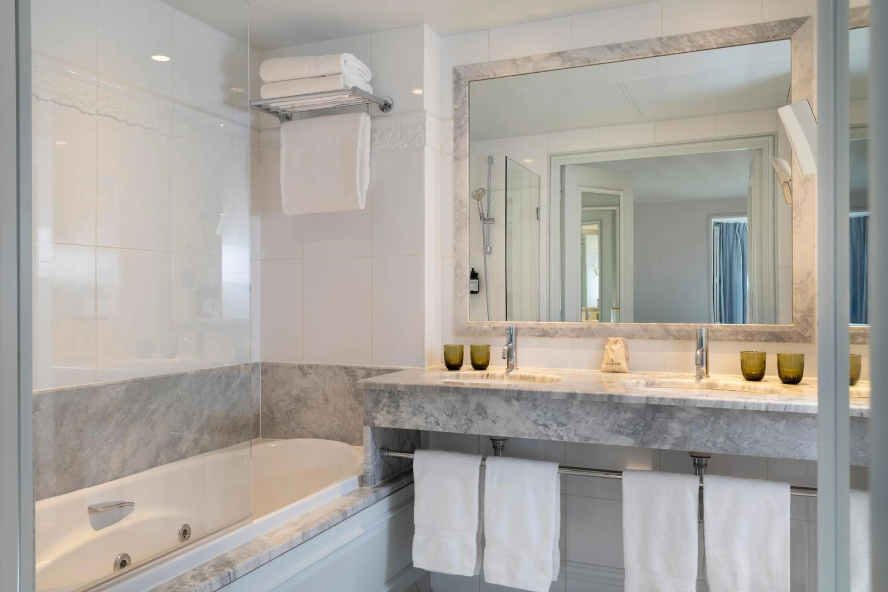 Bathroom in Hôtel Le Lavoisier & Spa