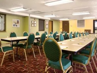 Meeting/conference room in Super 8 by Wyndham Houghton