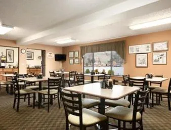 Restaurant/places to eat in Super 8 by Wyndham Houghton