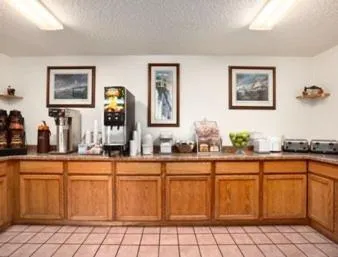 Breakfast in Super 8 by Wyndham Houghton