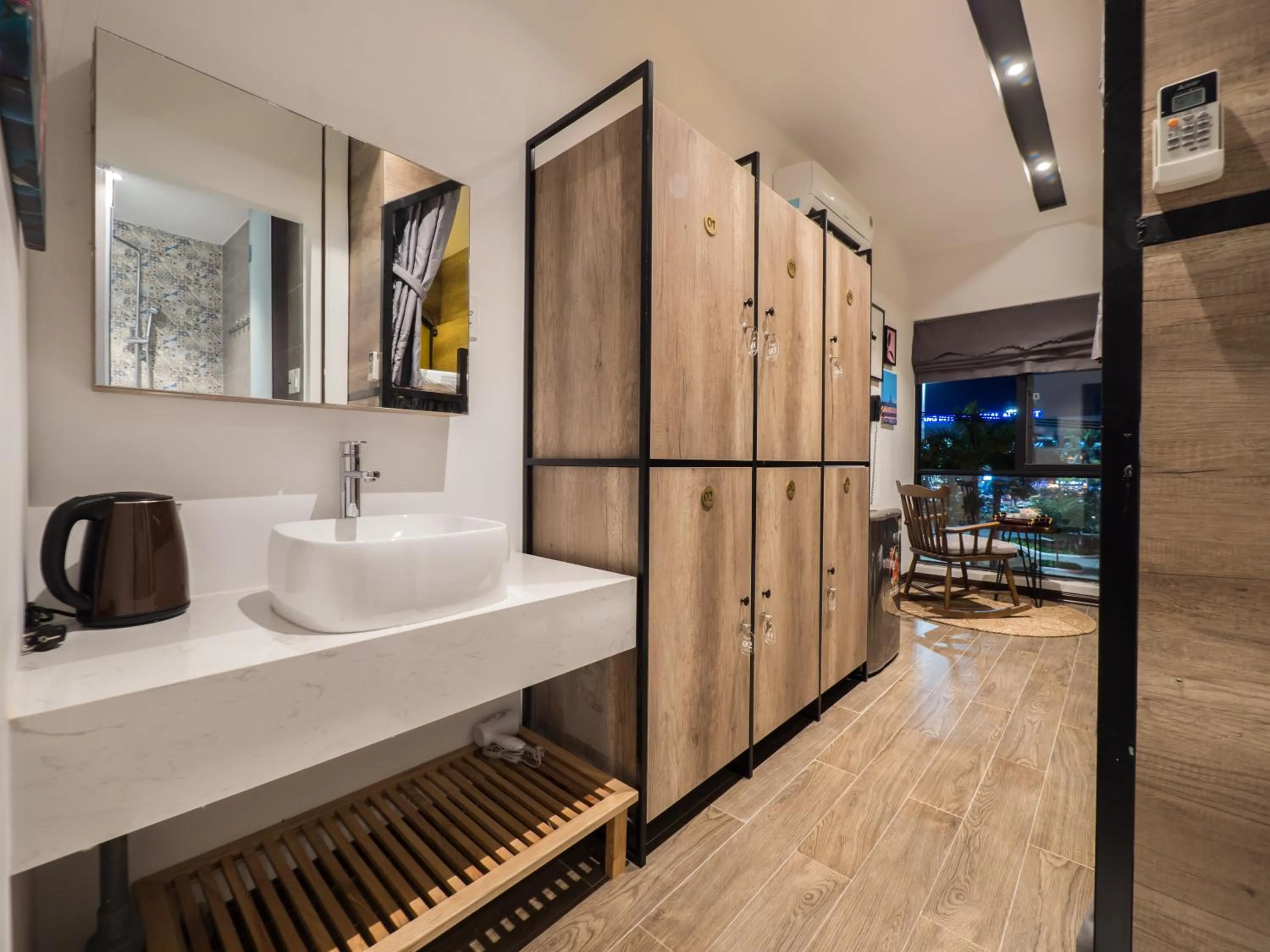 Coffee/tea facilities in Wings House