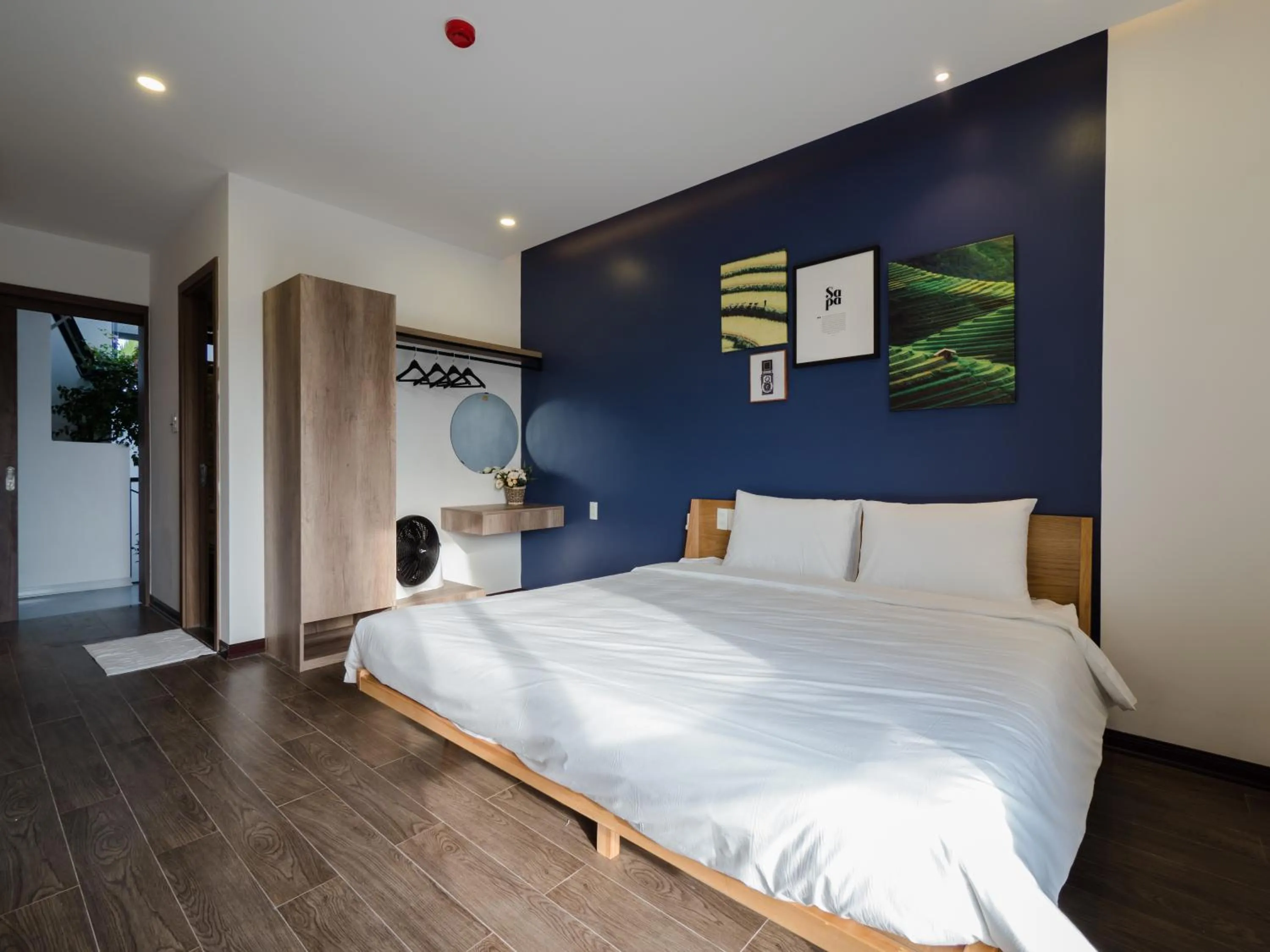 Photo of the whole room, Bed in Wings House