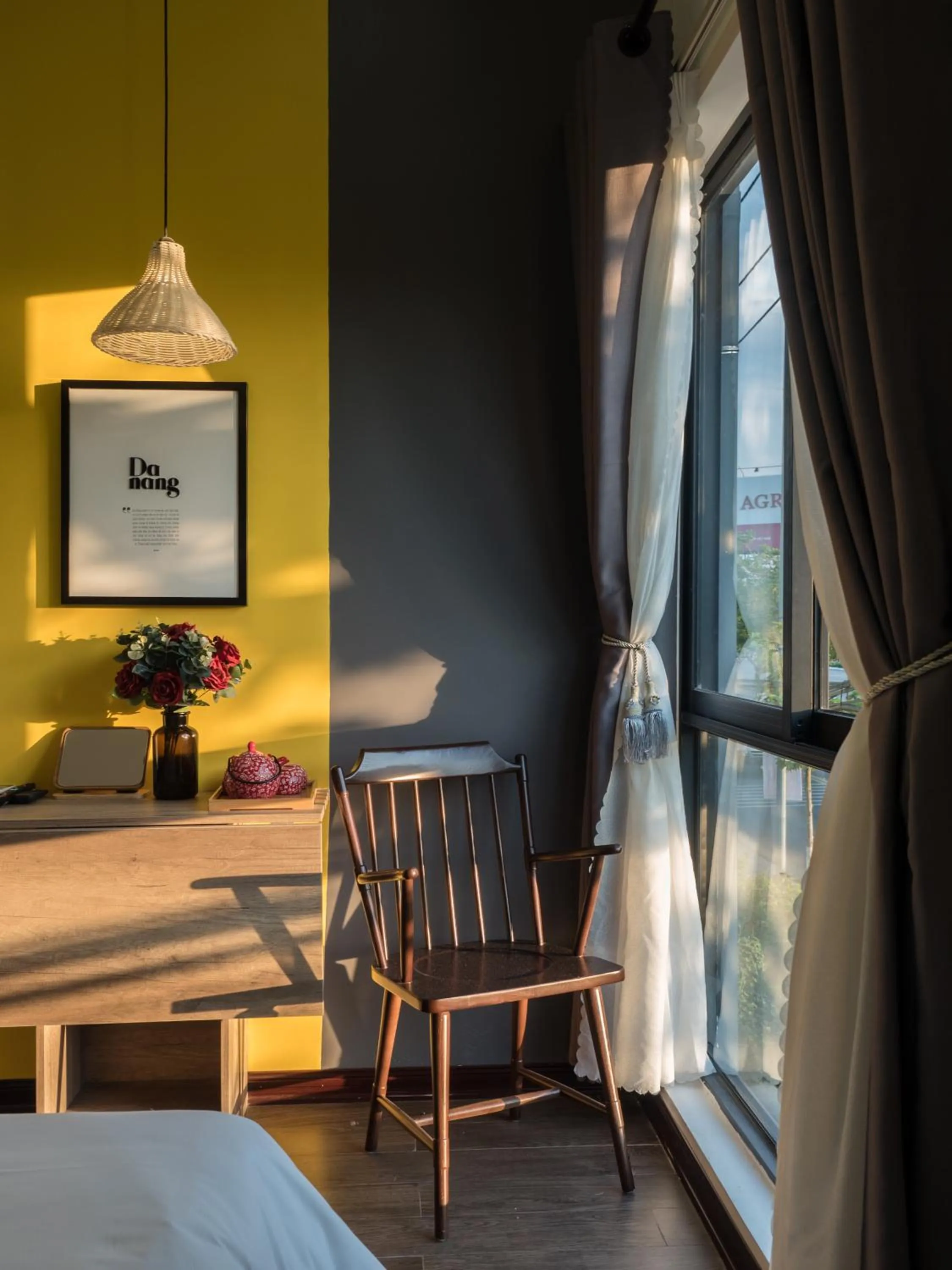 Seating area, Bed in Wings House