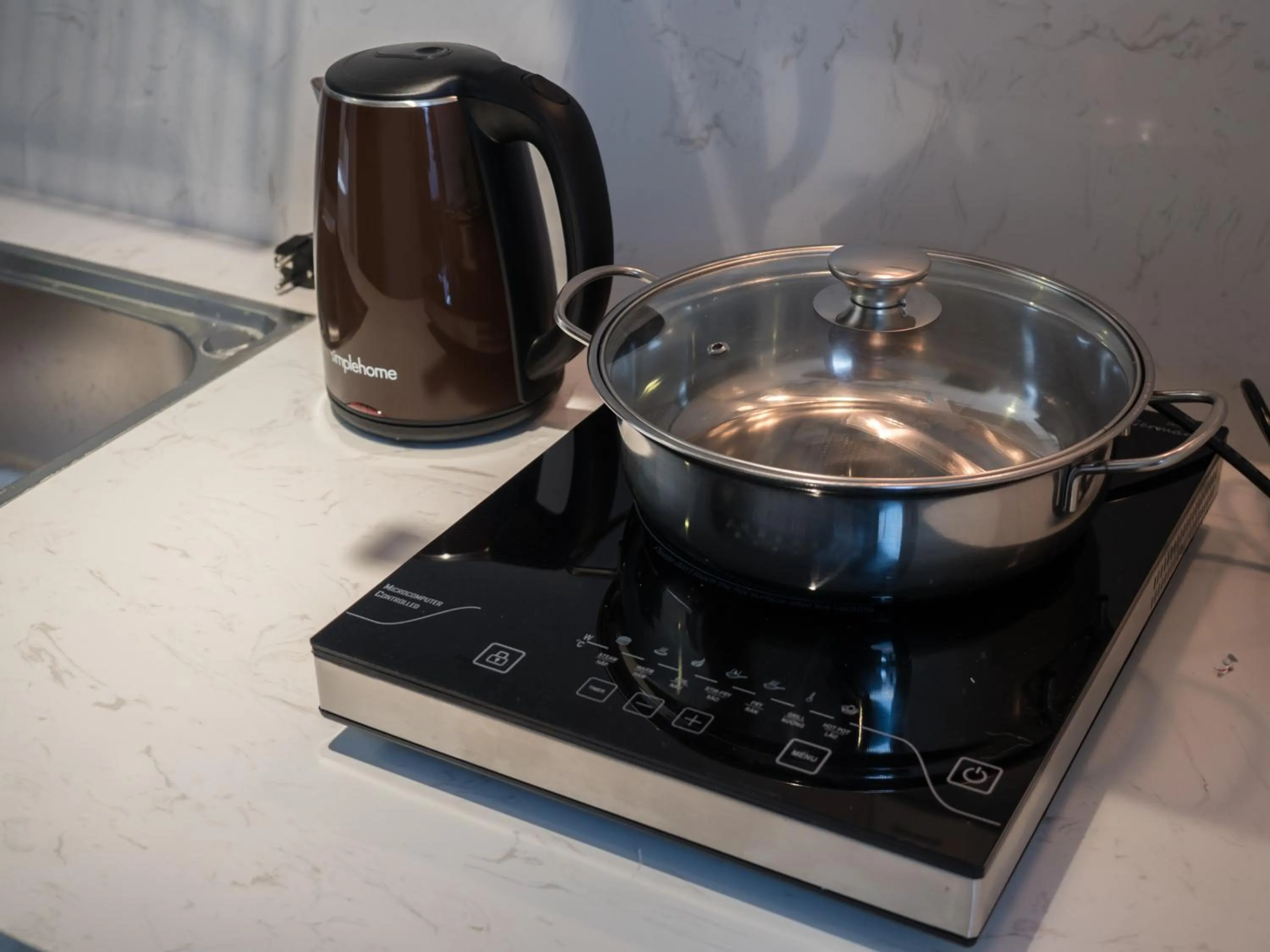 Coffee/tea facilities in Wings House