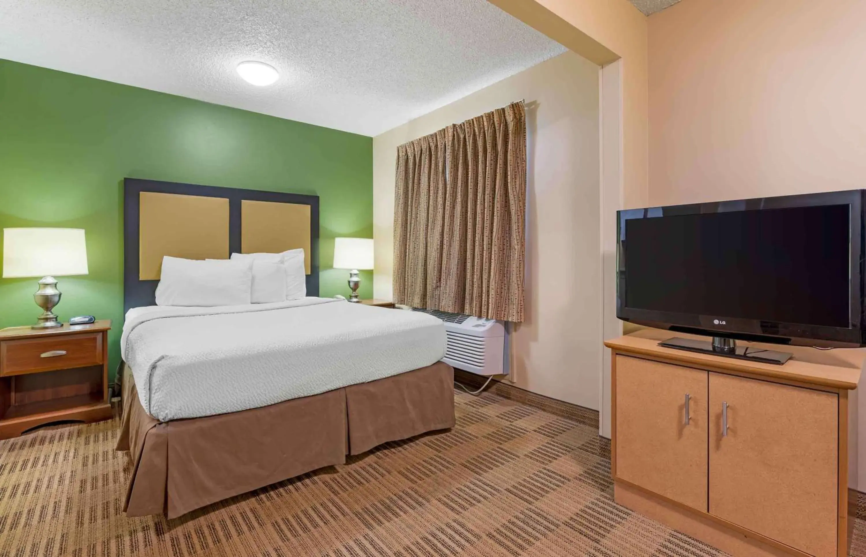 Deluxe Studio with 1 Queen Bed - Non-Smoking in Extended Stay America Suites - Houston - Med Ctr - NRG Park - Kirby Deluxe Studio with 1 Queen Bed - Non-Smoking in Extended Stay America Suites - Houston - Med Ctr - NRG Park - Kirby