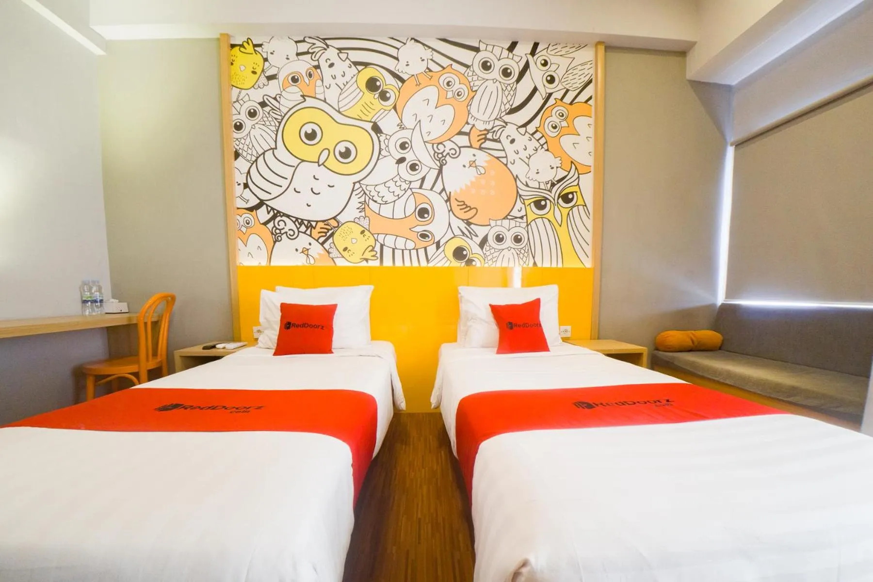 Bedroom, Bed in RedDoorz Apartment near Bundaran Satelit Surabaya