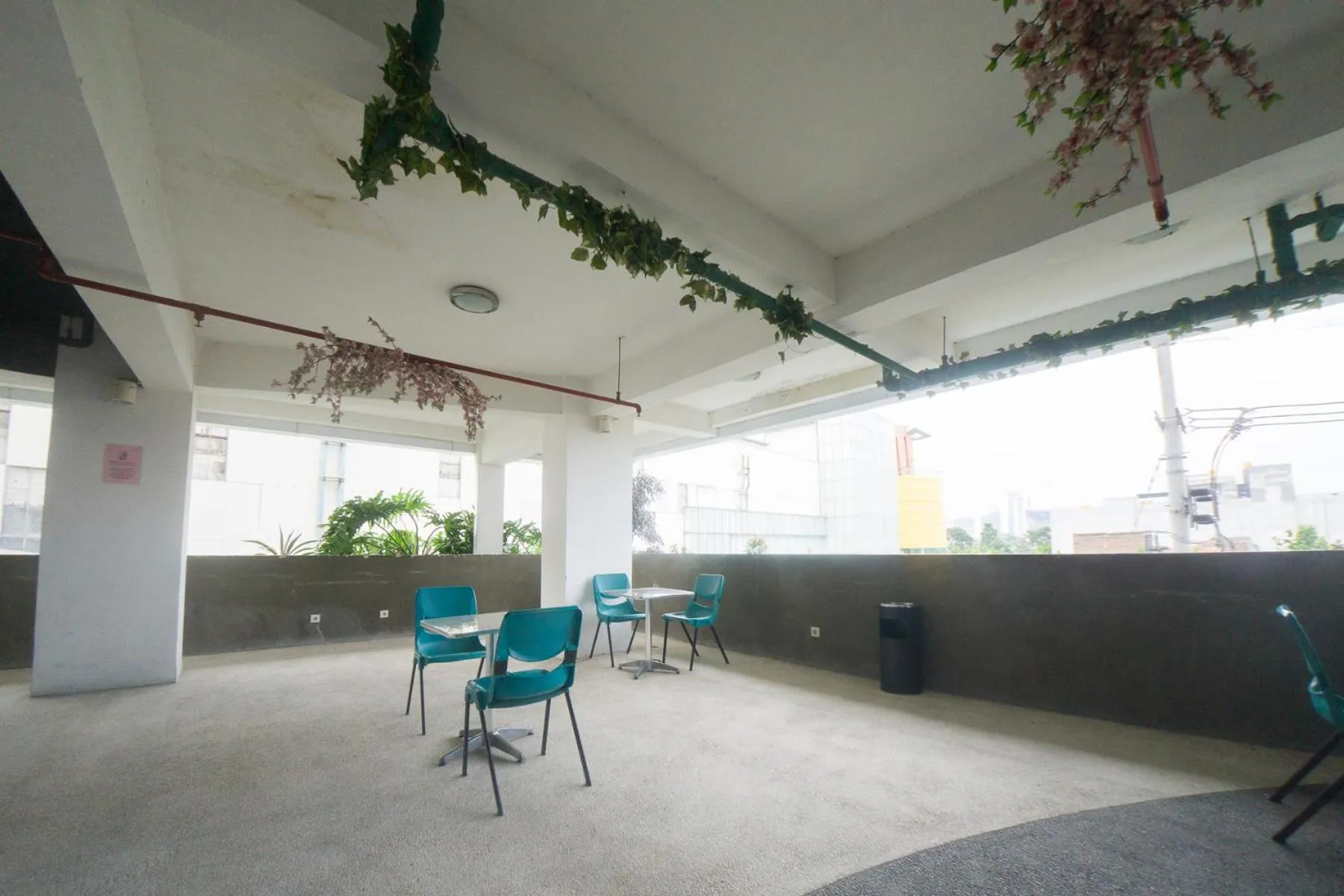 Balcony/Terrace in RedDoorz Apartment near Bundaran Satelit Surabaya
