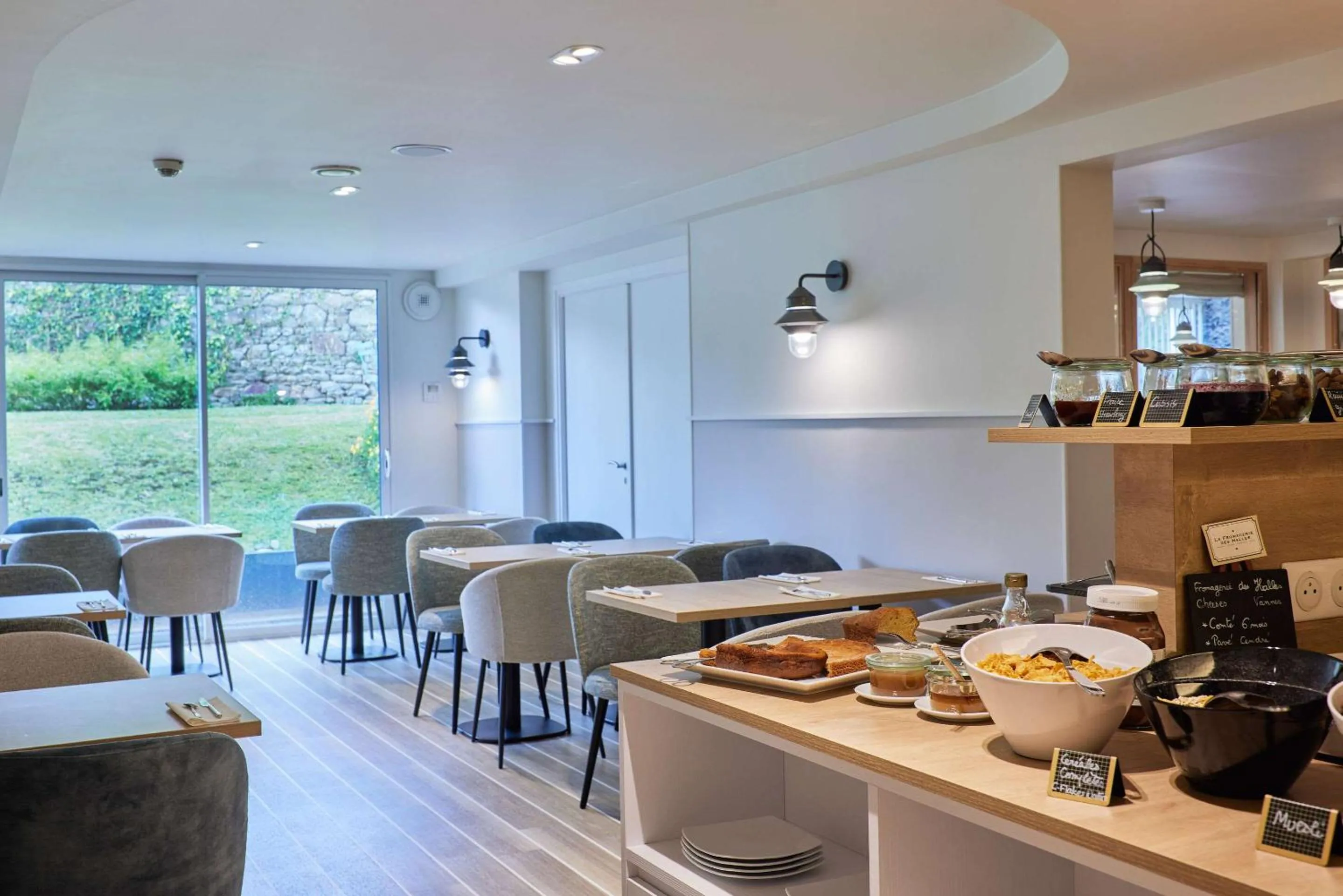 Breakfast in Quality Hotel La Marebaudière Vannes Centre