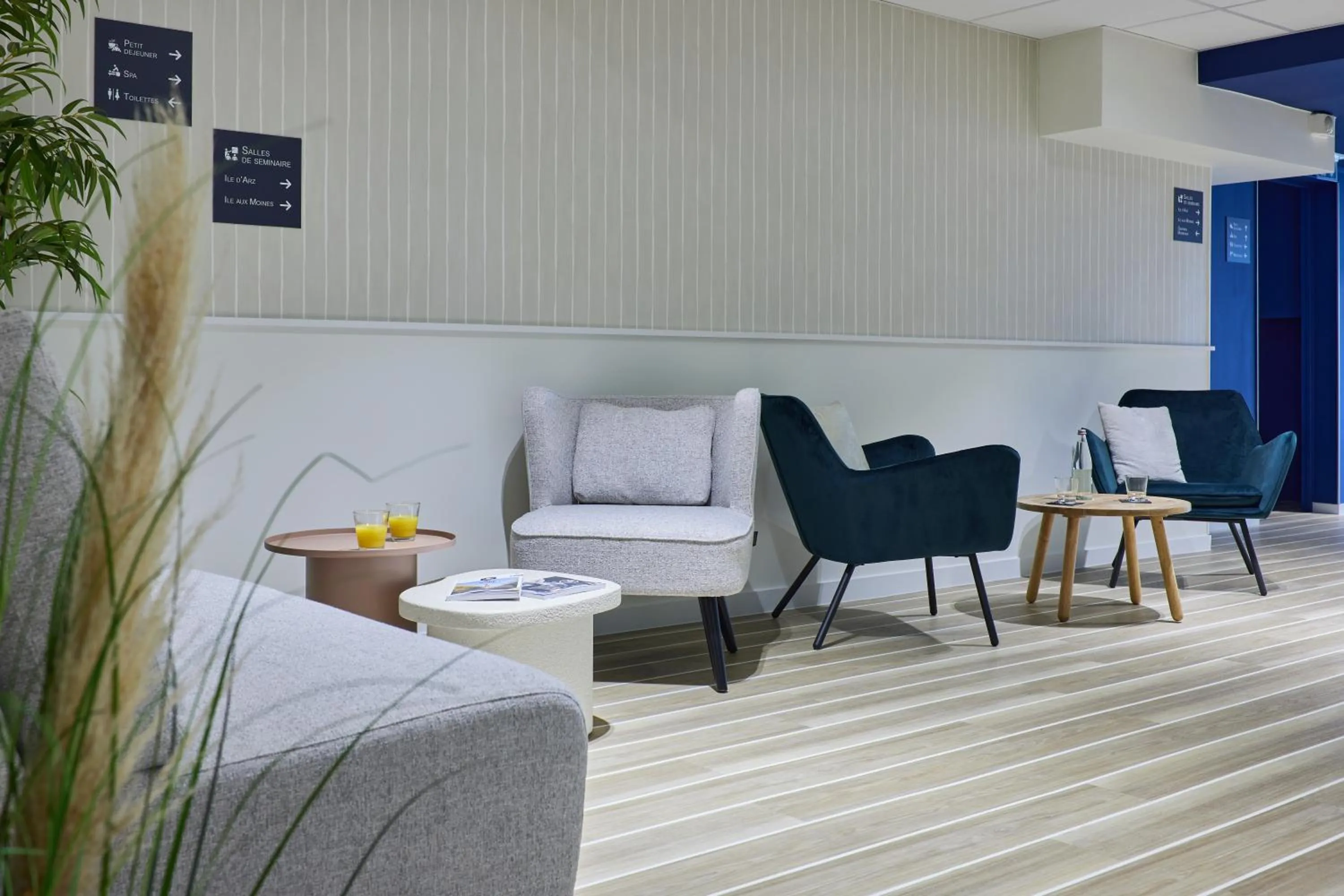 Living room in Quality Hotel La Marebaudière Vannes Centre