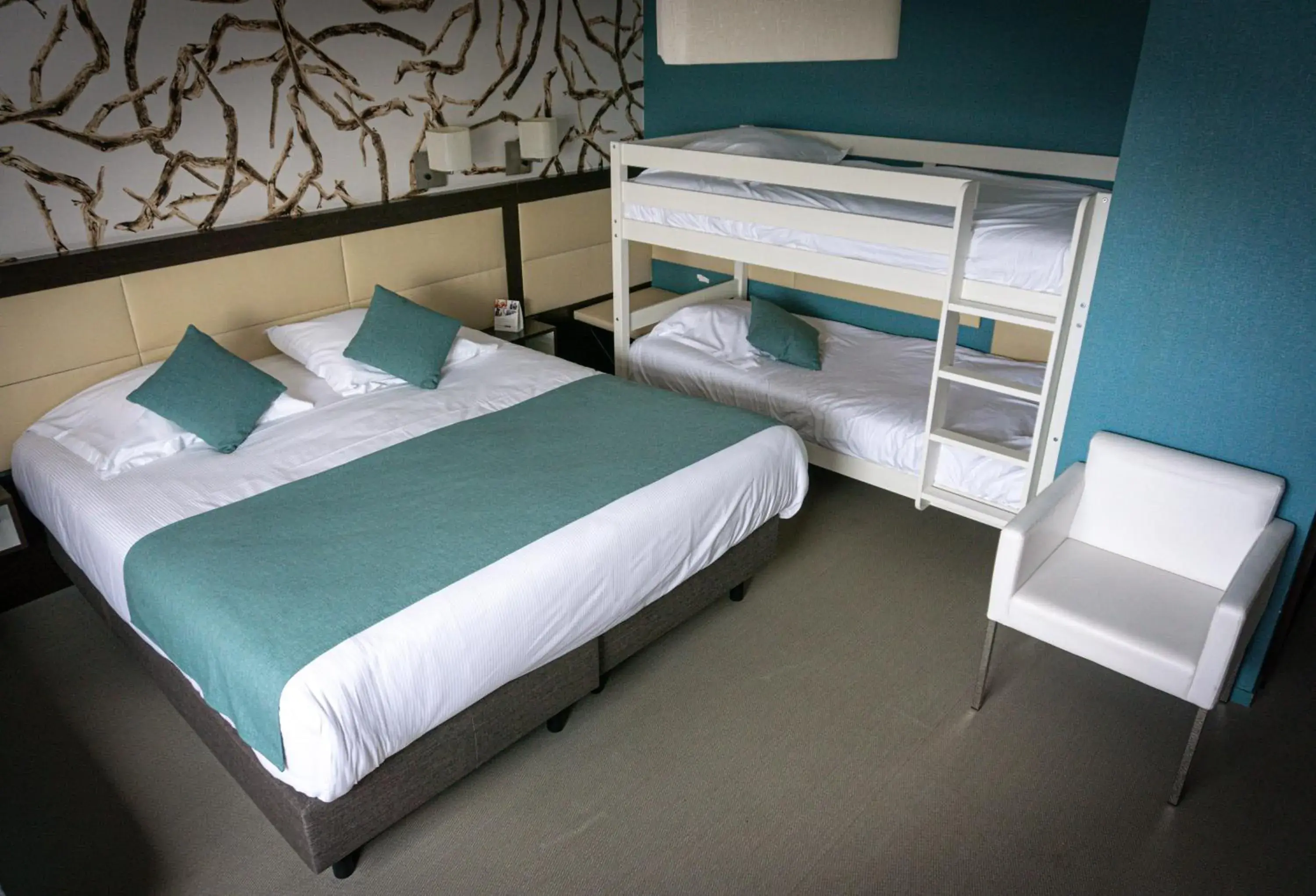 Quintuple Room in Quality Hotel La Marebaudière Vannes Centre Quintuple Room in Quality Hotel La Marebaudière Vannes Centre