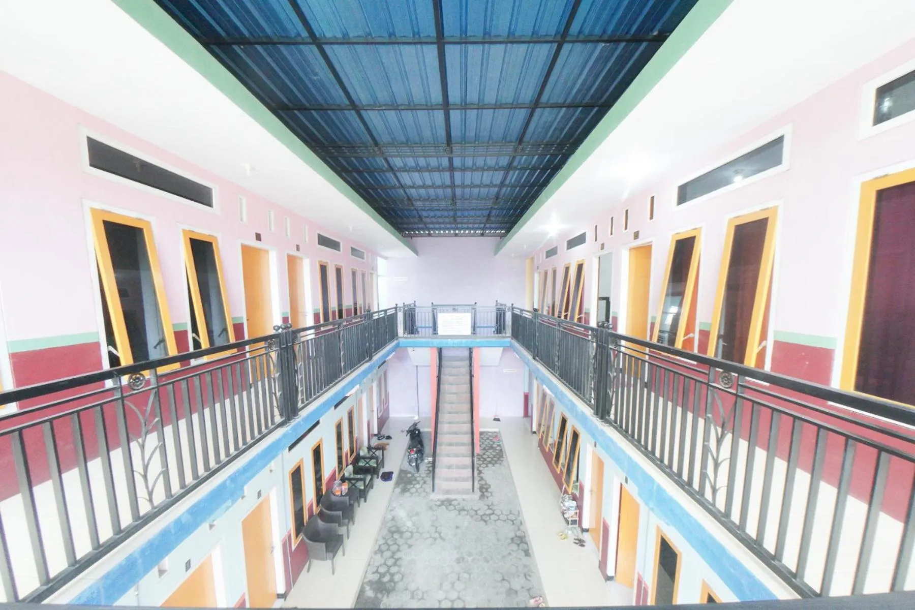 Balcony/Terrace in RedDoorz Syariah near Mall Roxy Banyuwangi 2