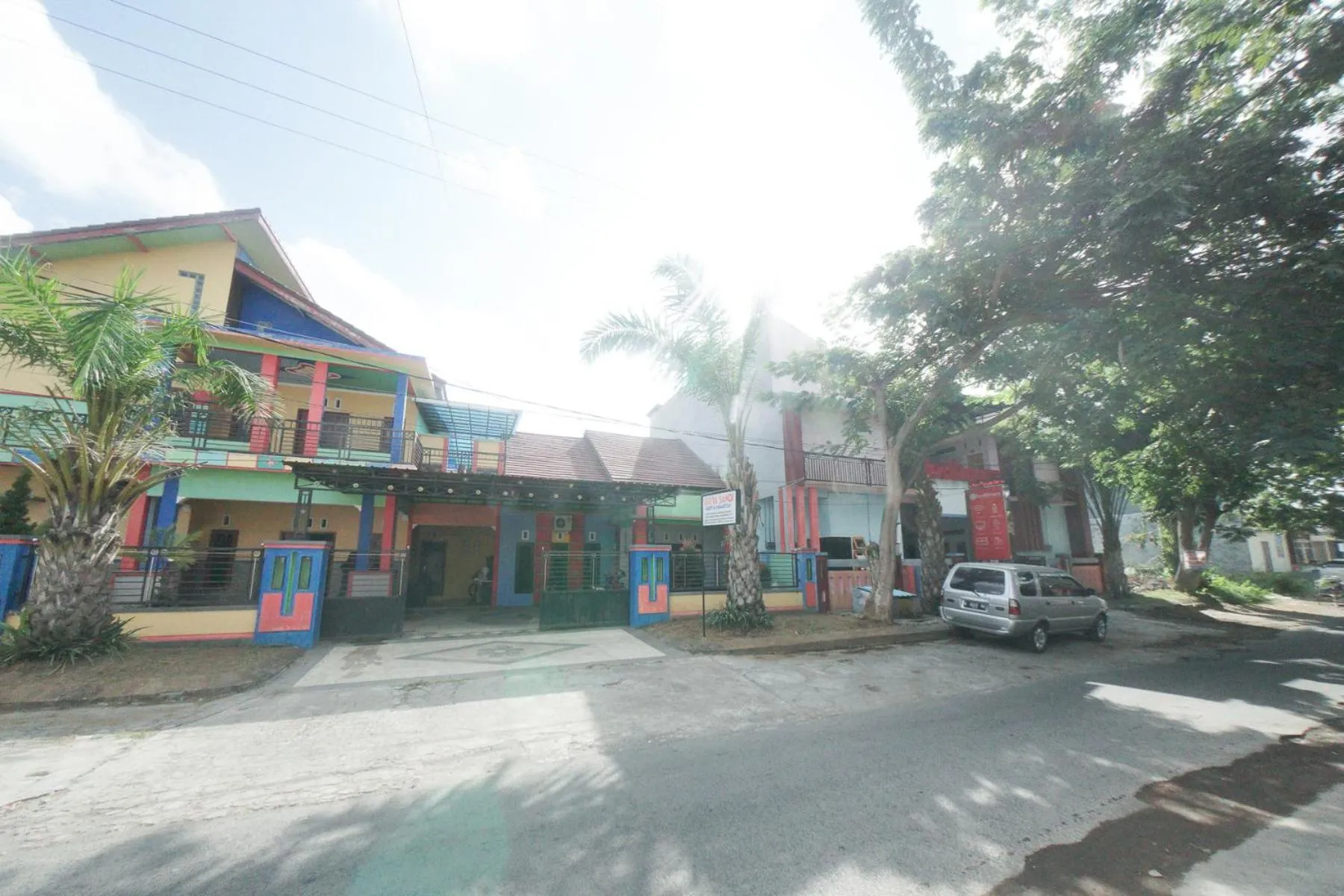 Property building in RedDoorz Syariah near Mall Roxy Banyuwangi 2