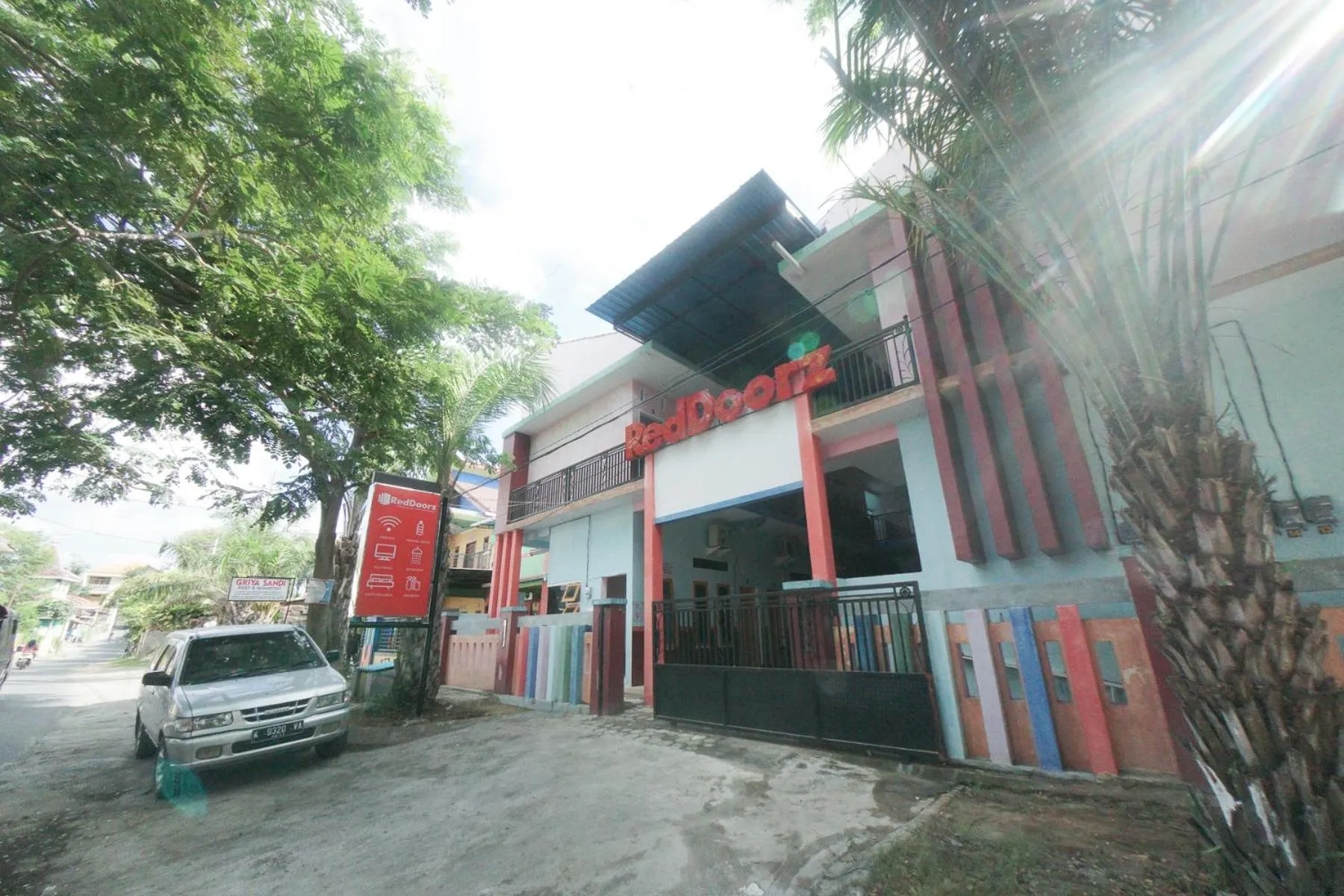 Property building in RedDoorz Syariah near Mall Roxy Banyuwangi 2