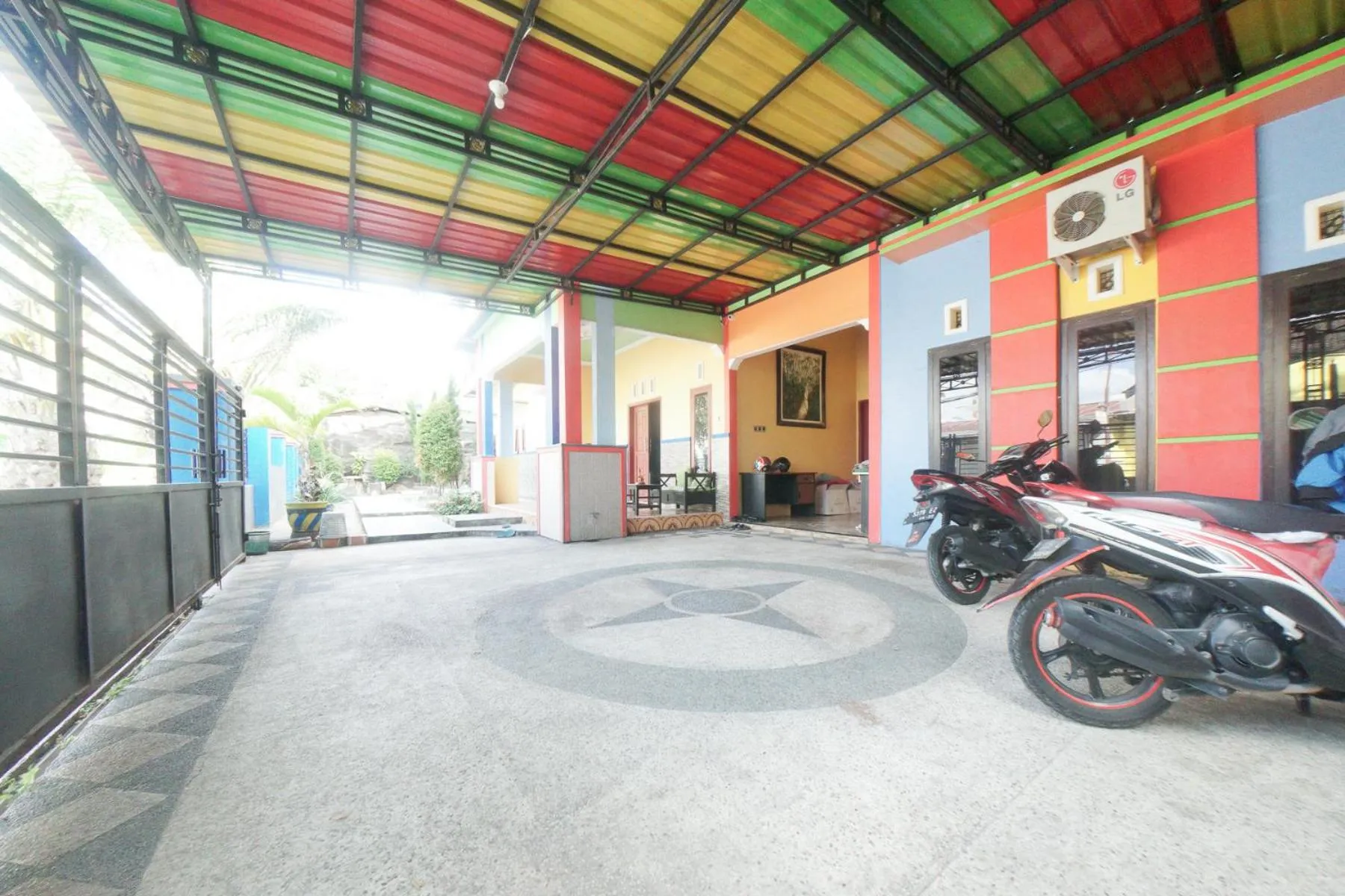 Property building in RedDoorz Syariah near Mall Roxy Banyuwangi 2