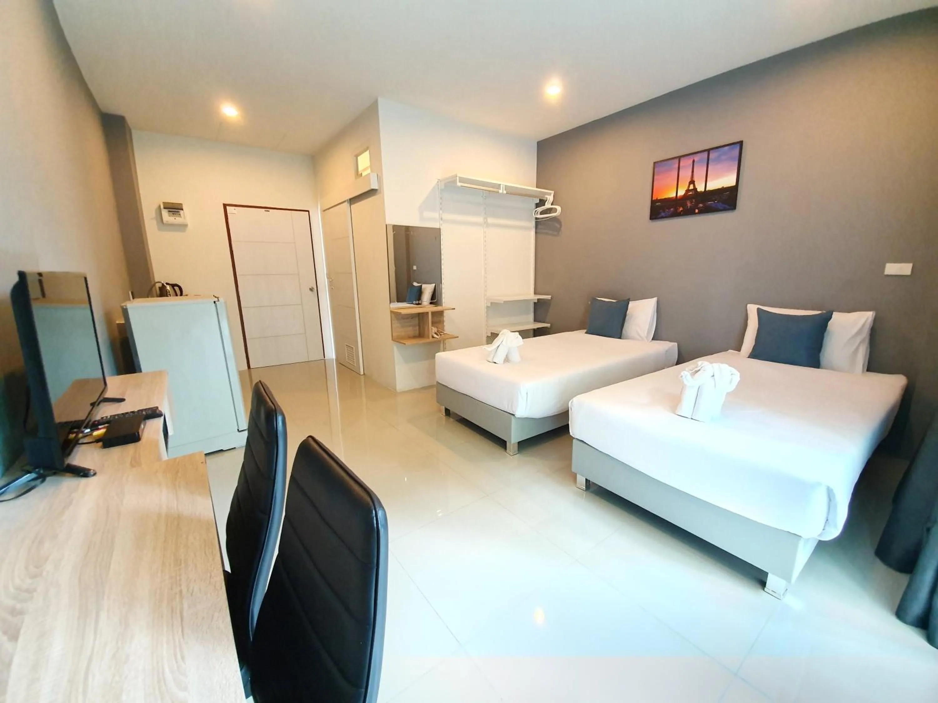 Photo of the whole room, Bed in Big Buddha Hillside Hotel