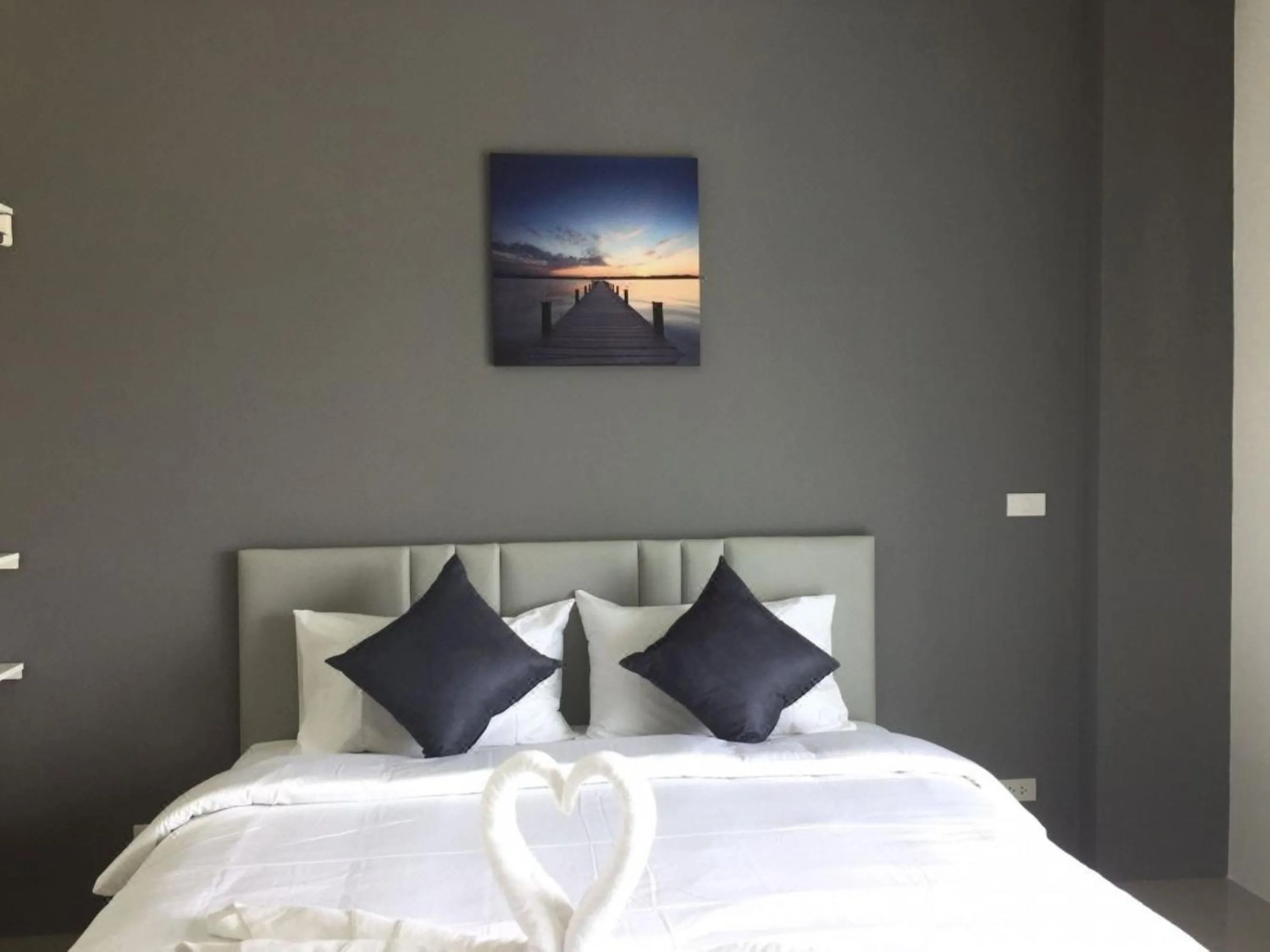 Bedroom, Bed in Big Buddha Hillside Hotel