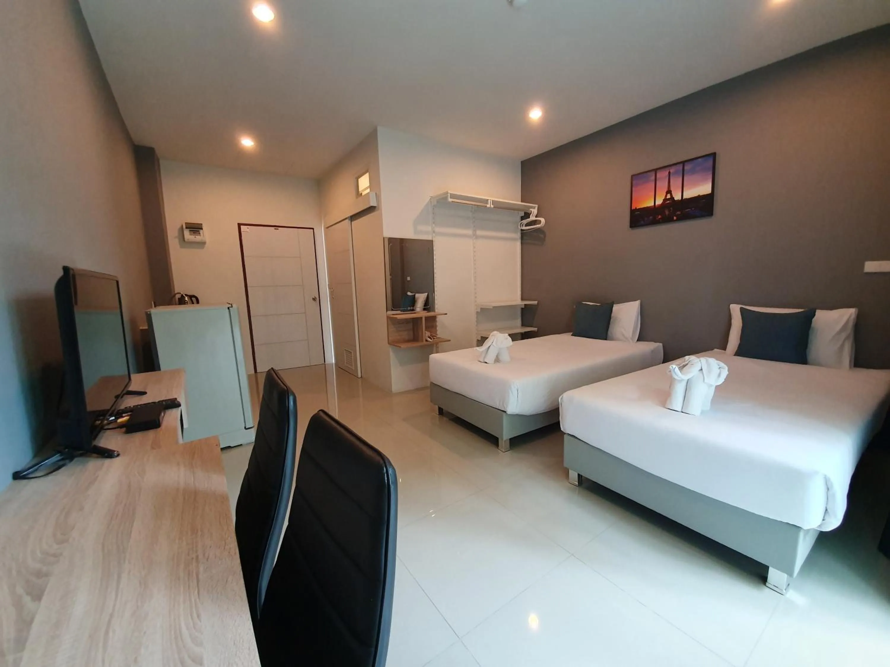 Photo of the whole room, Bed in Big Buddha Hillside Hotel