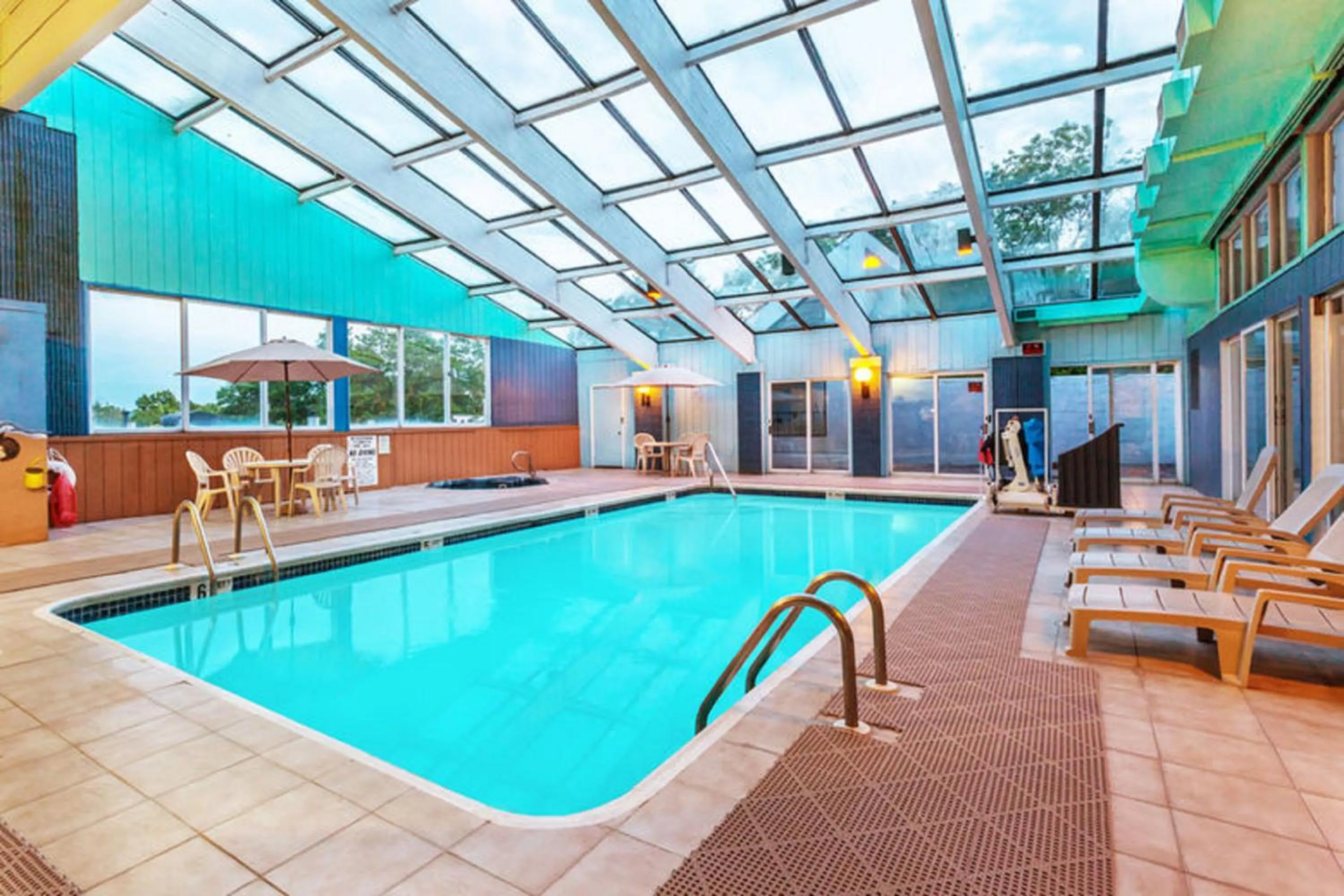 Swimming pool in Days Inn by Wyndham Scranton PA