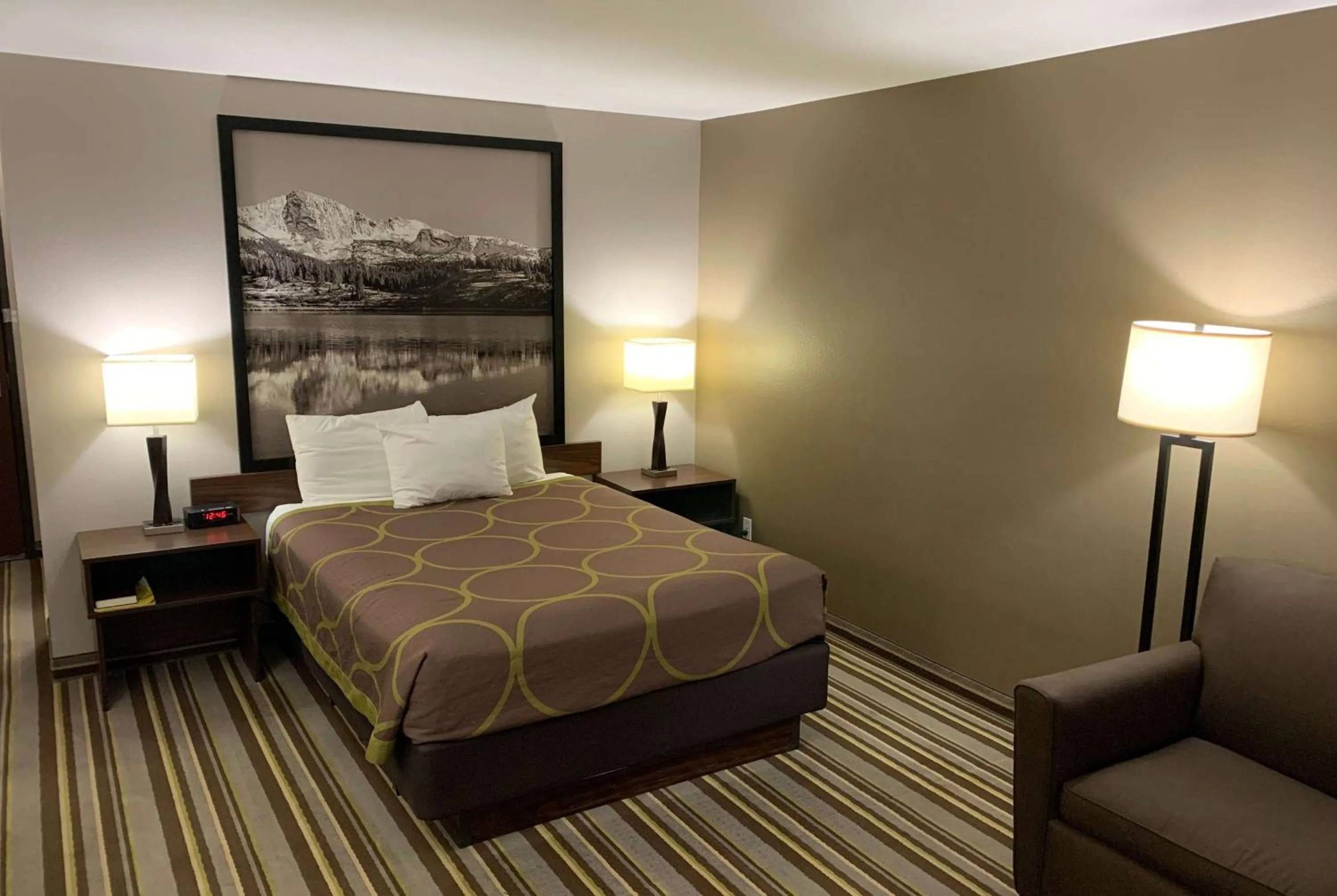 Photo of the whole room, Bed in Super 8 by Wyndham Durango