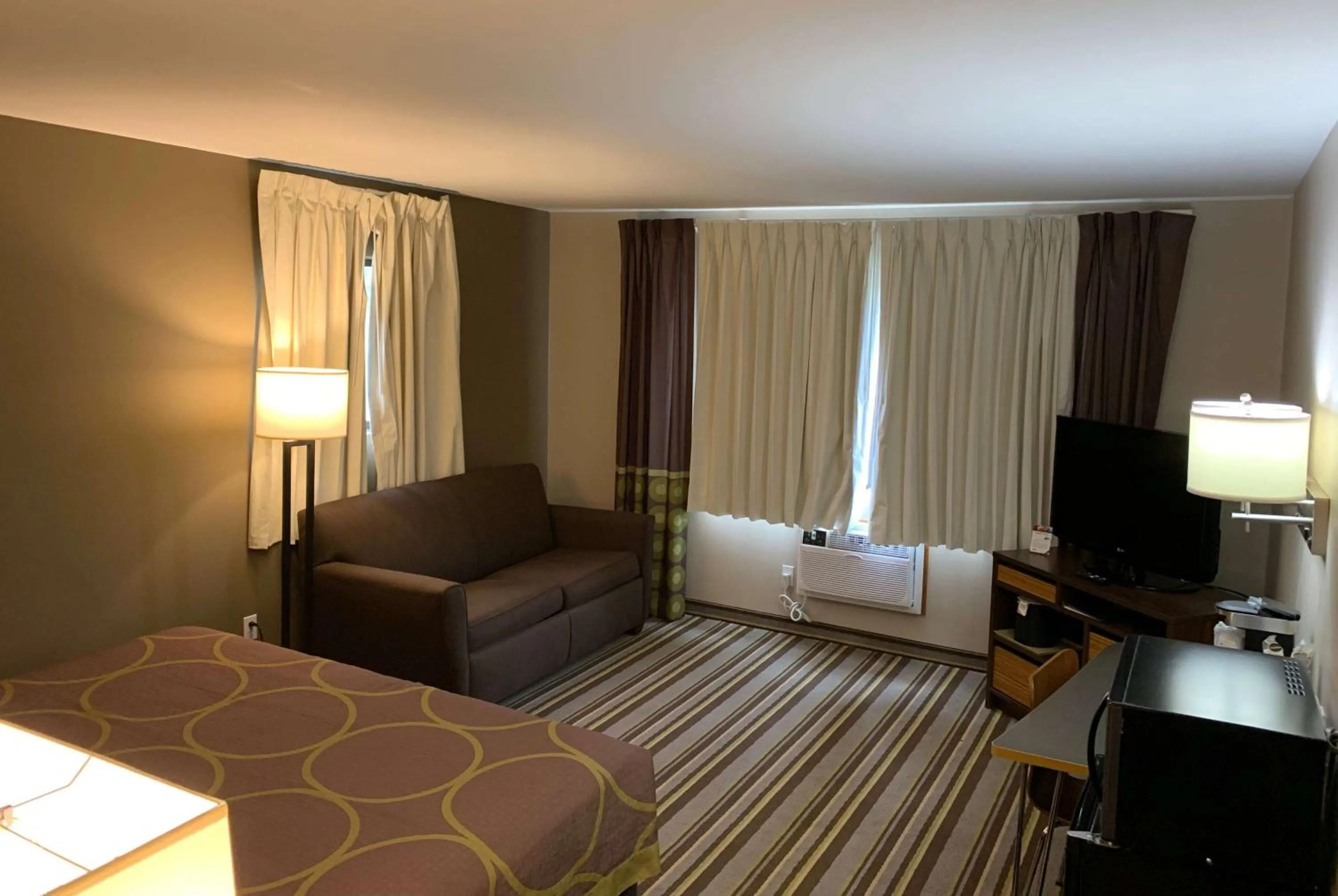 Photo of the whole room, Bed in Super 8 by Wyndham Durango