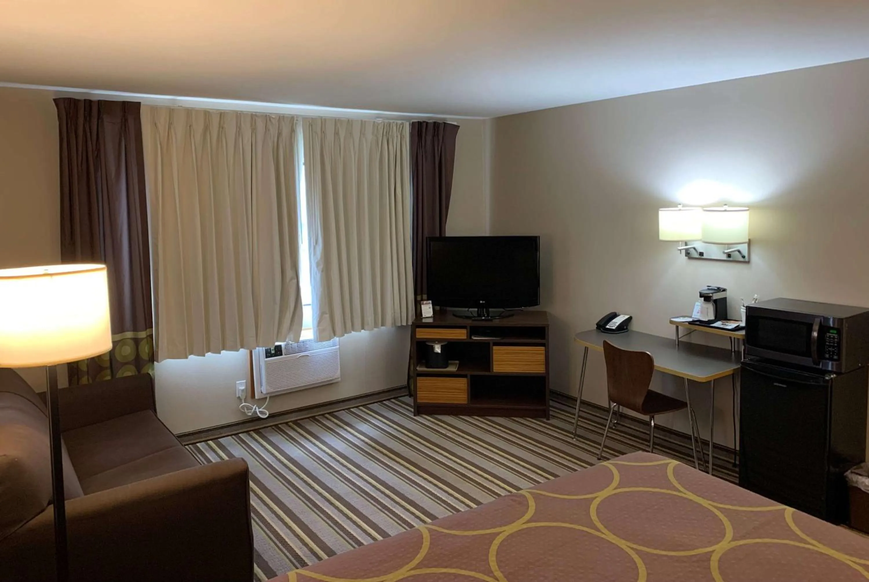 Photo of the whole room, Bed in Super 8 by Wyndham Durango