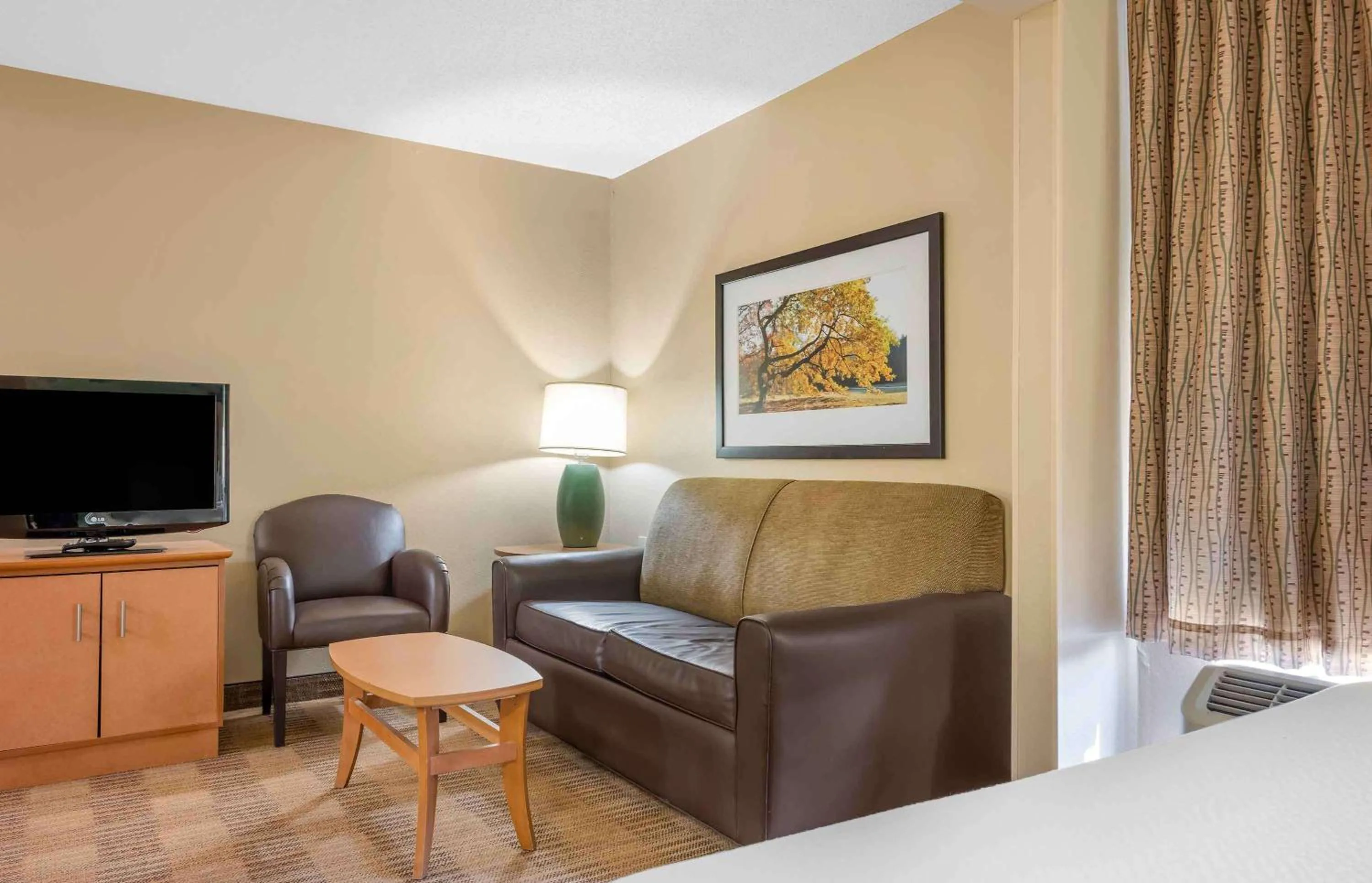 Bedroom in Extended Stay America Suites - Pittsburgh - Airport
