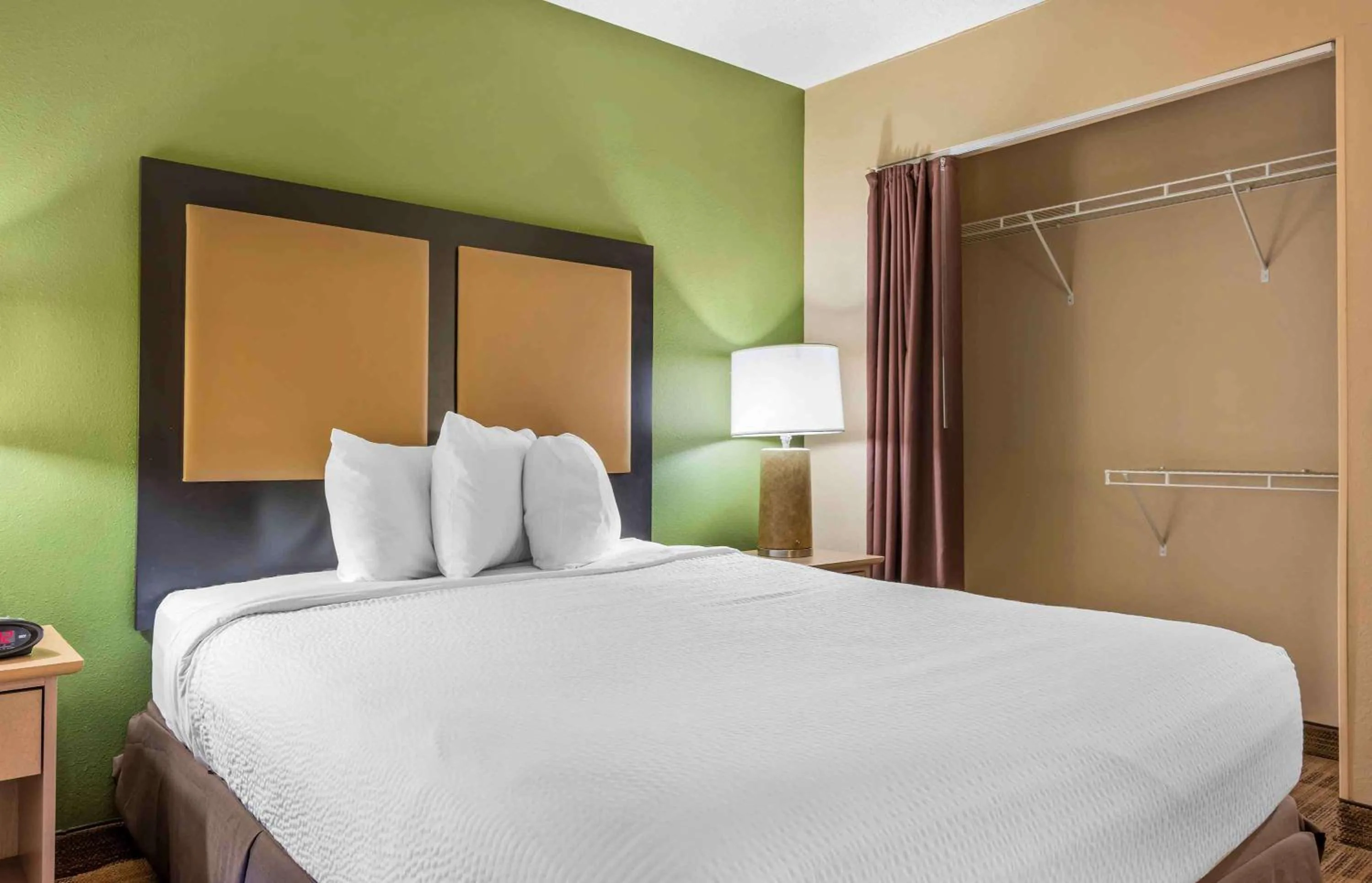 Bedroom, Bed in Extended Stay America Suites - Pittsburgh - Airport