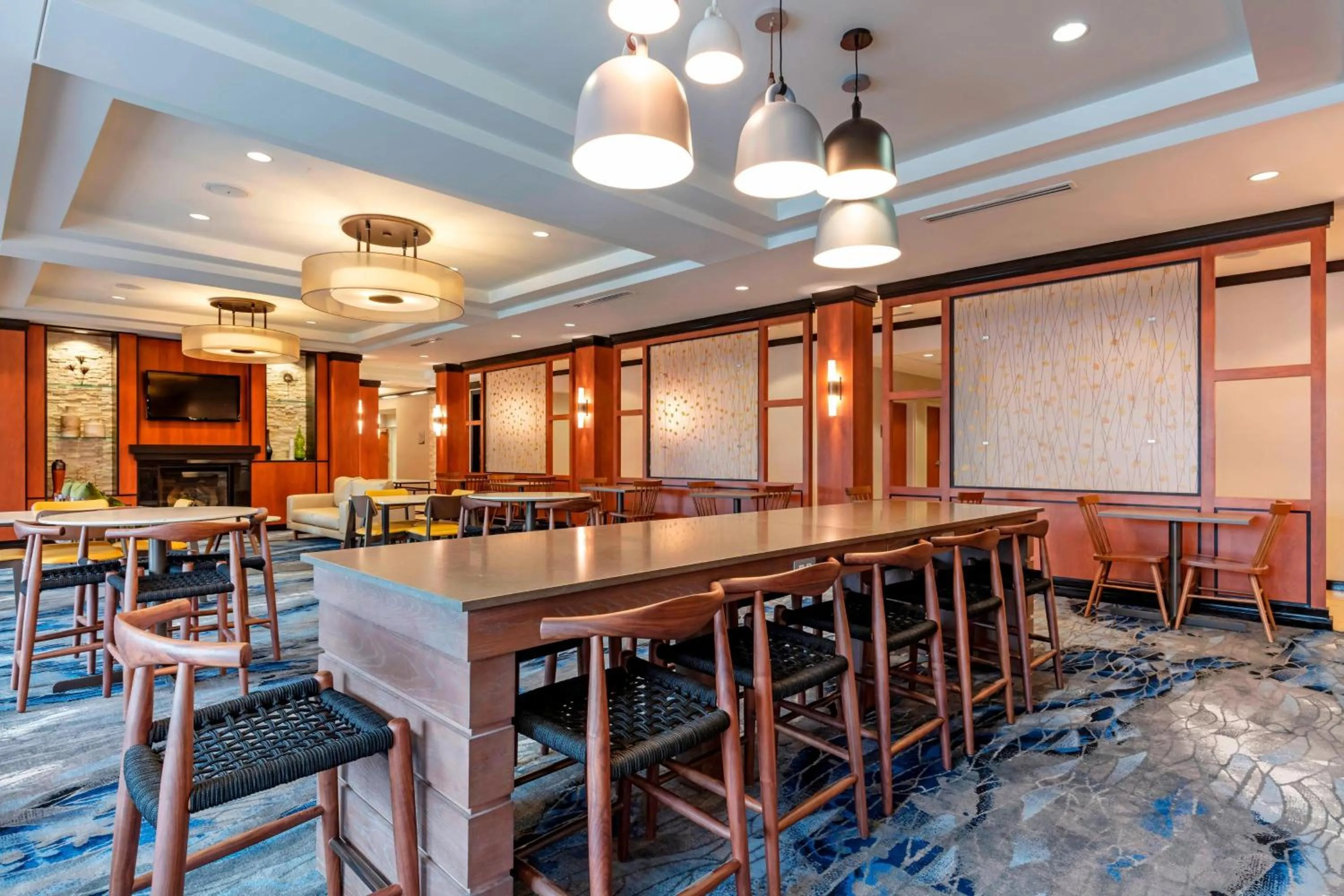 Breakfast in Fairfield Inn & Suites Columbus