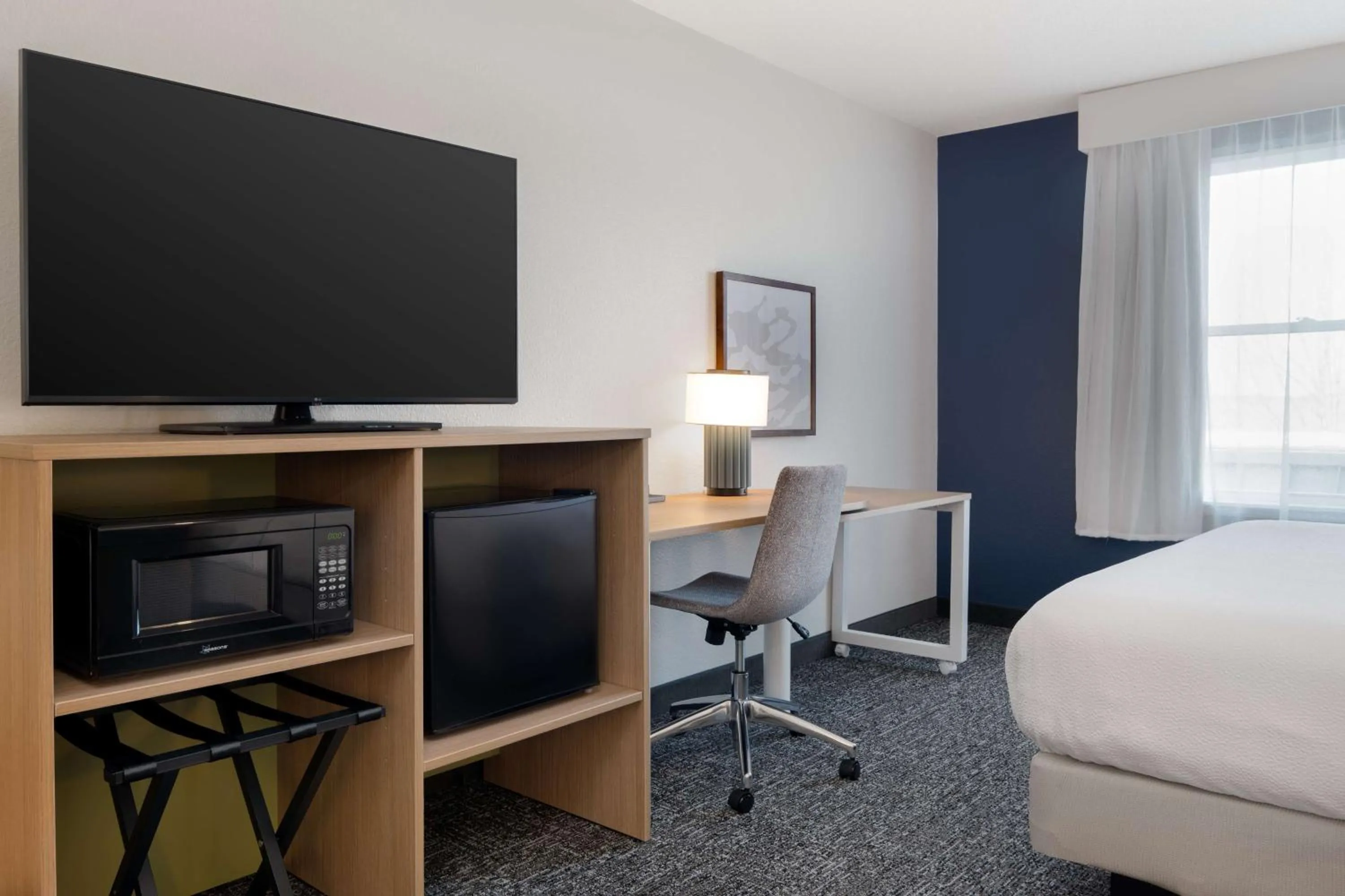 Bedroom, Bed in Spark by Hilton Summerville