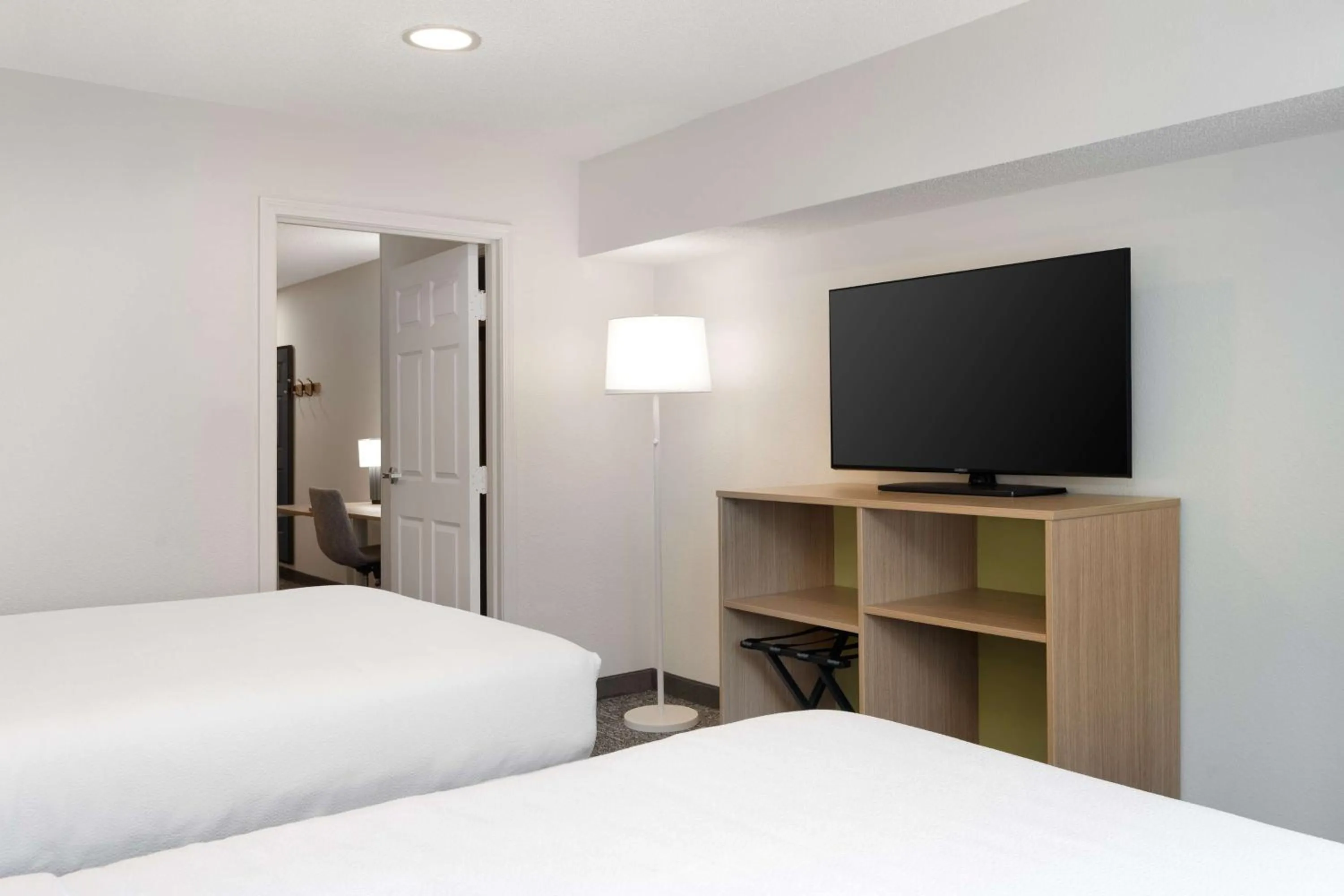 Bed in Spark by Hilton Summerville