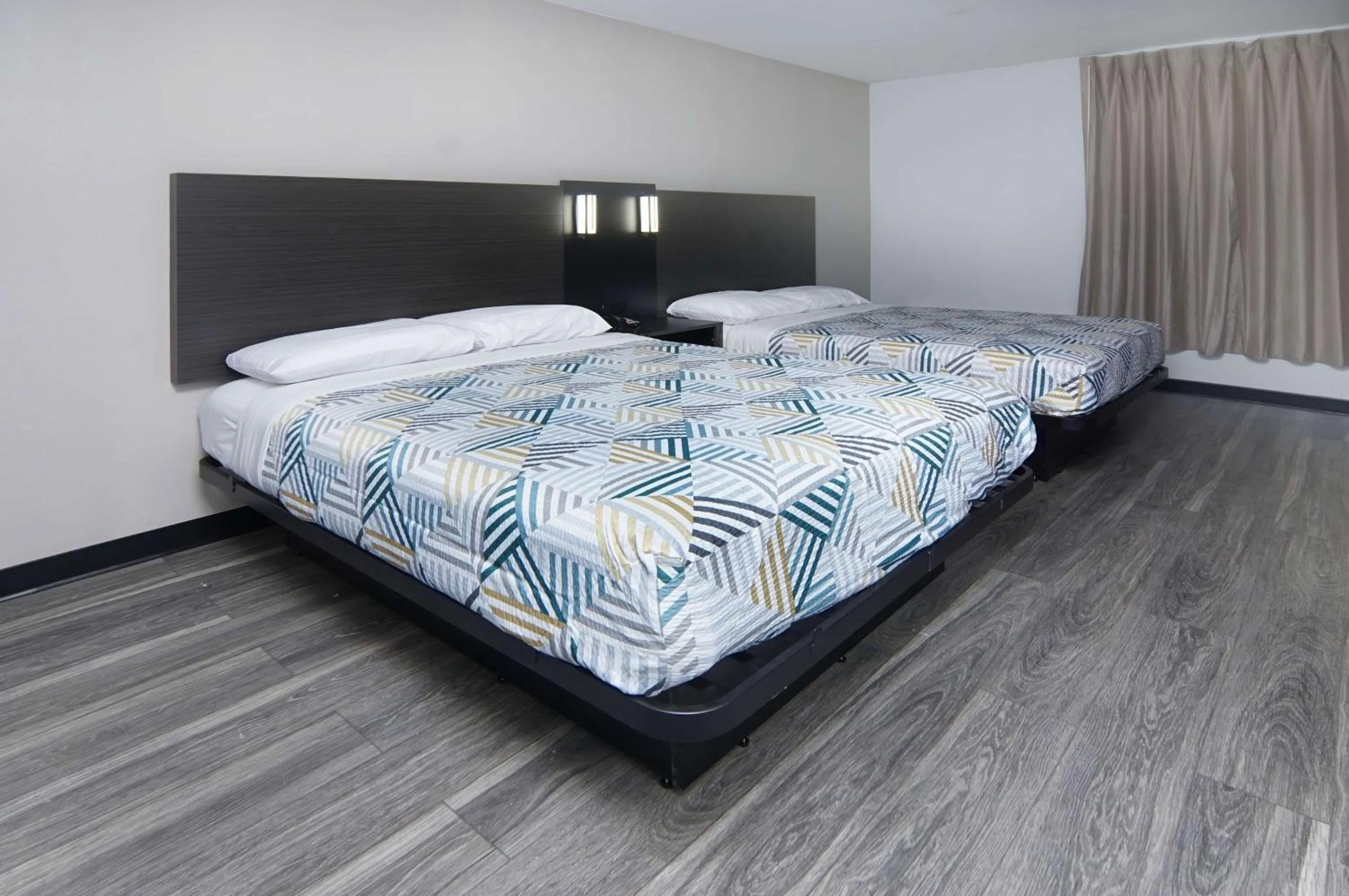 Bedroom, Bed in Motel 6-Fort Worth, TX - Downtown East