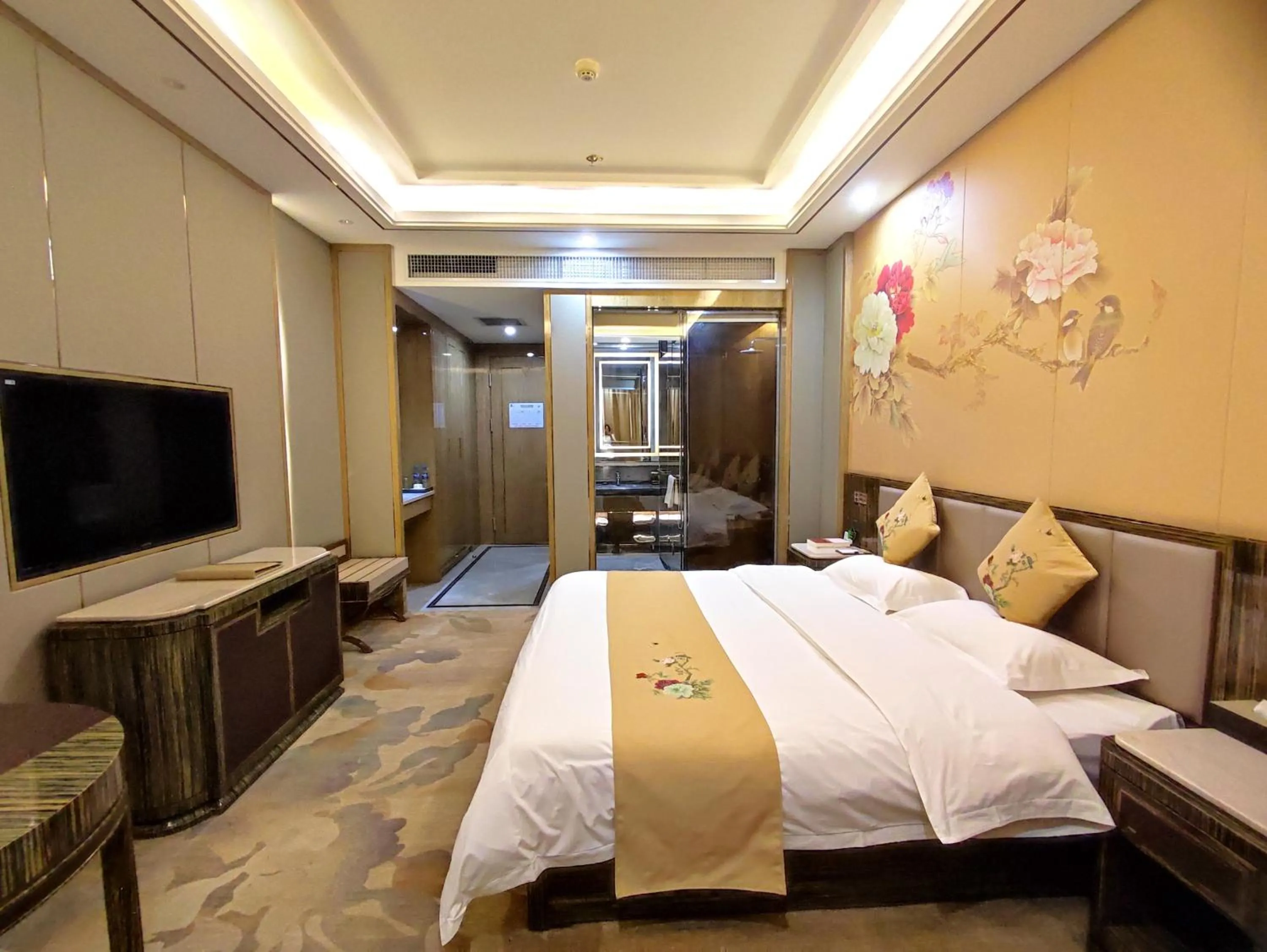 Photo of the whole room, Bed in Zhangye KAI RUI Hotel