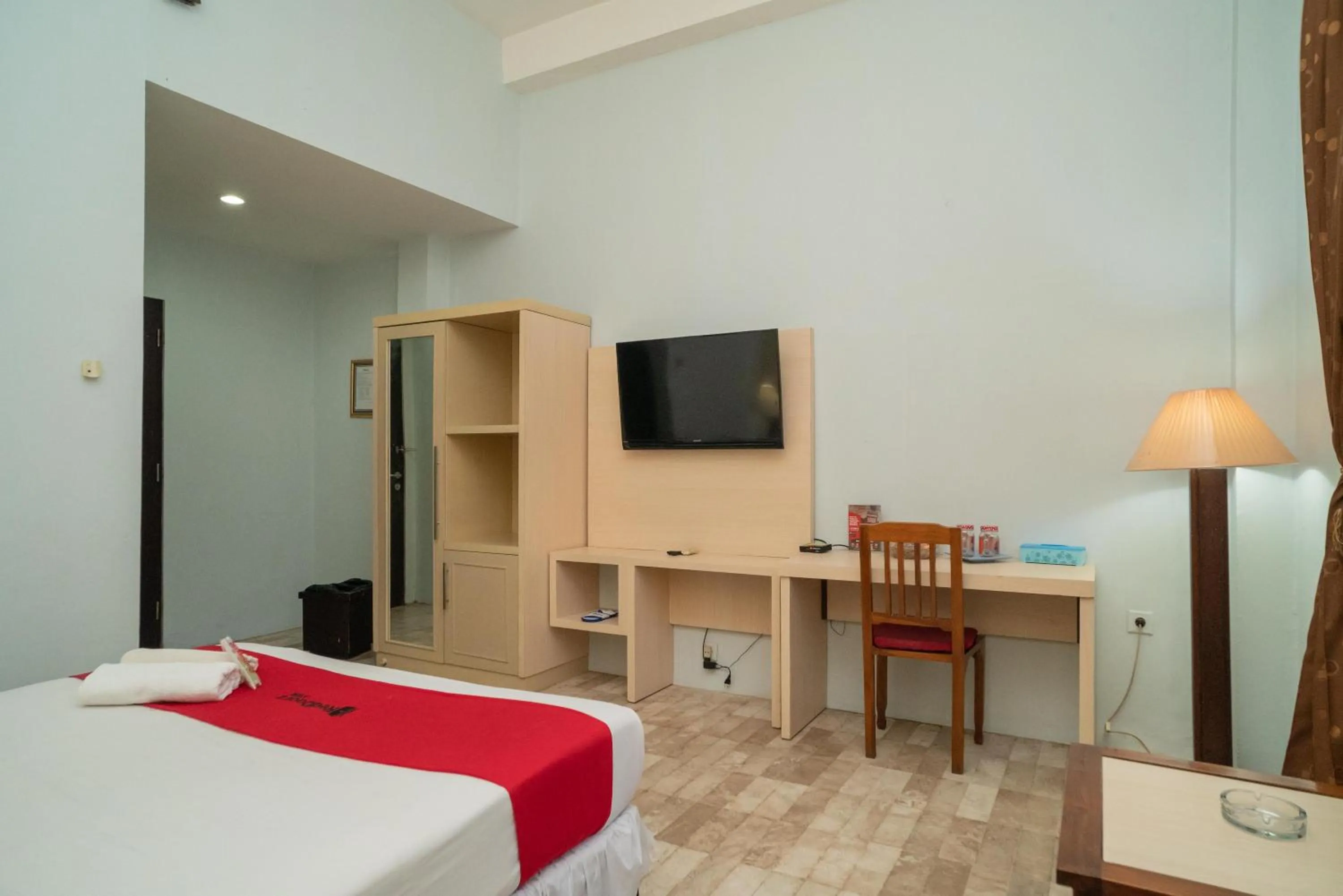 Bed in RedDoorz Plus near UIN Banjarmasin