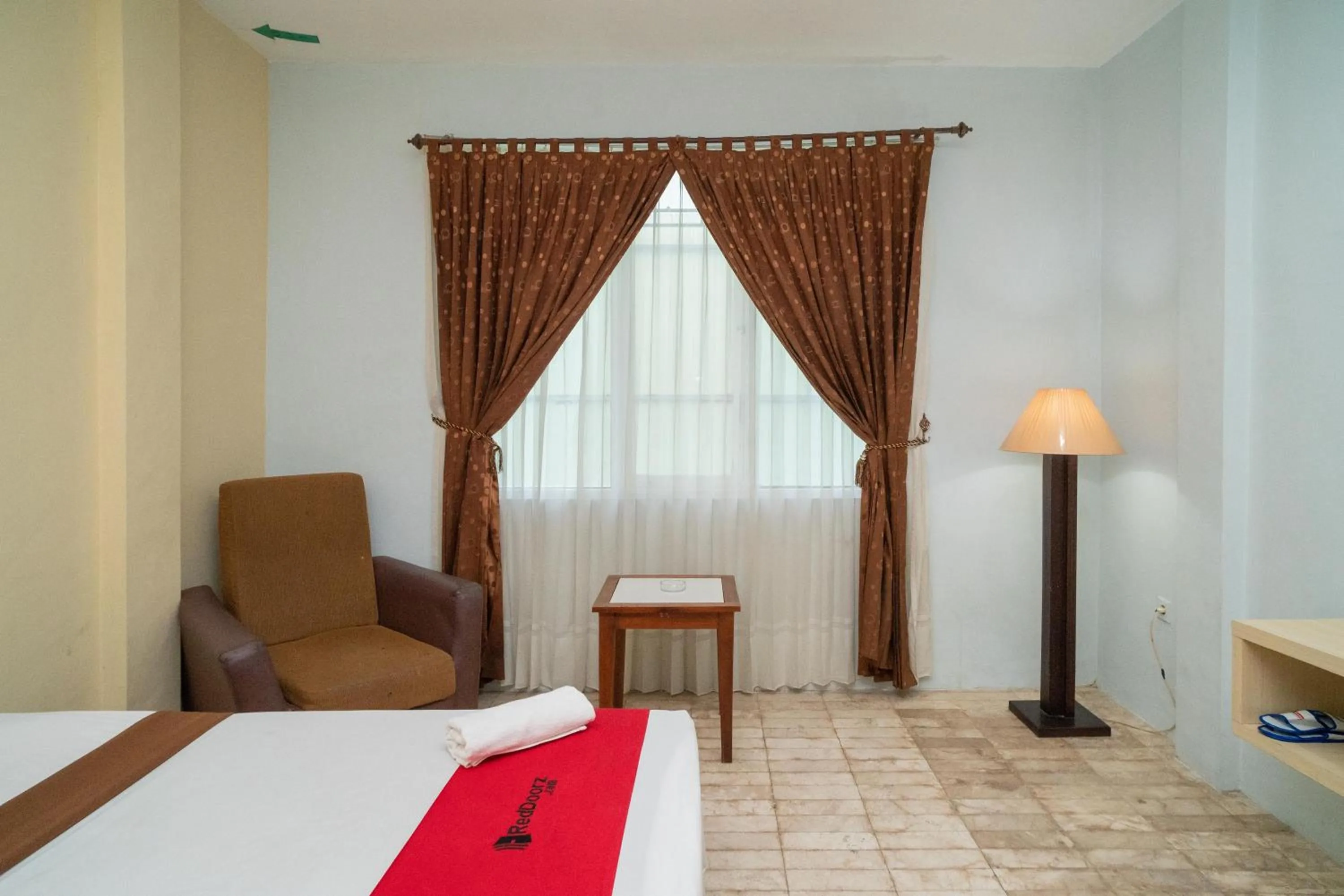Bed in RedDoorz Plus near UIN Banjarmasin