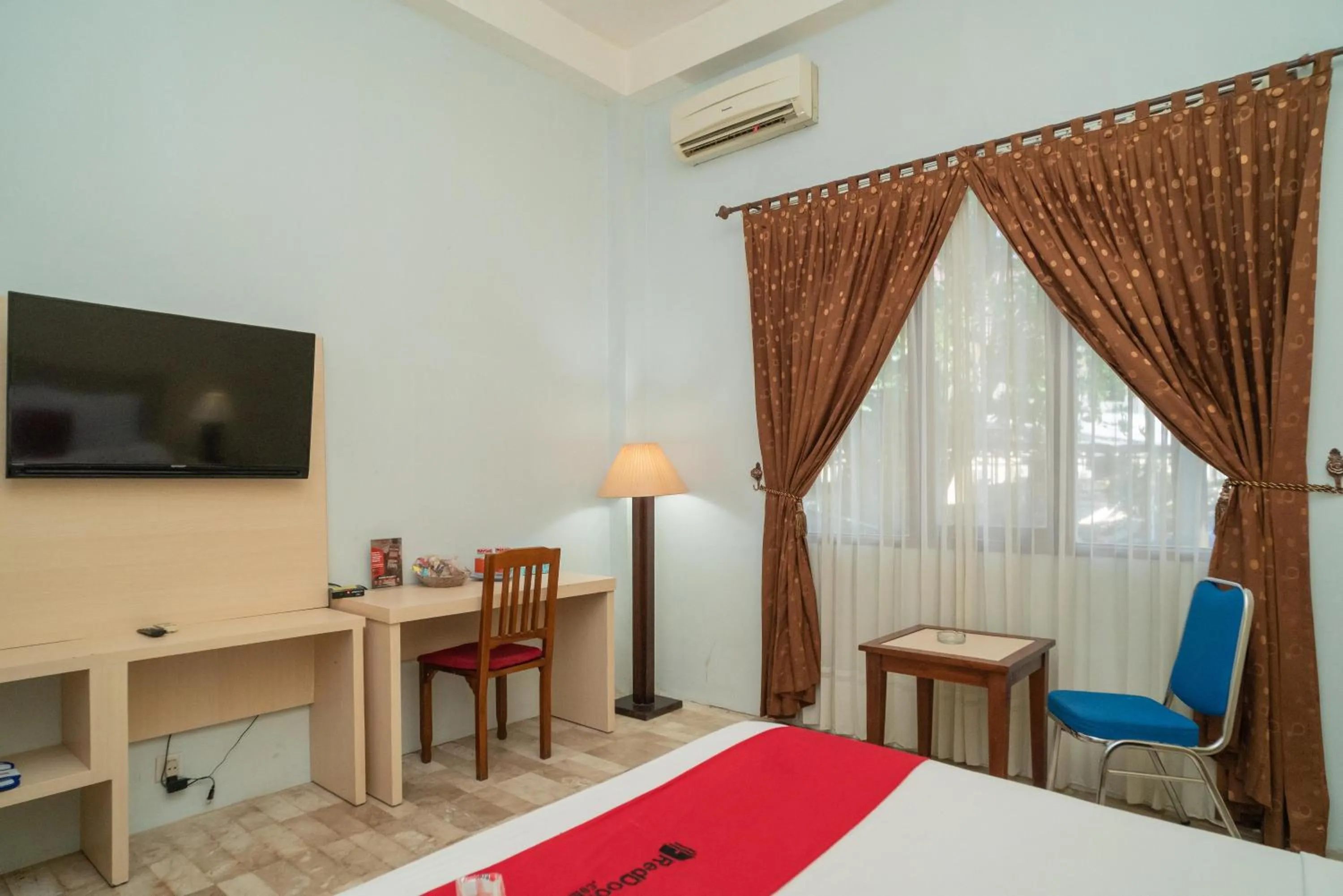 Bed in RedDoorz Plus near UIN Banjarmasin