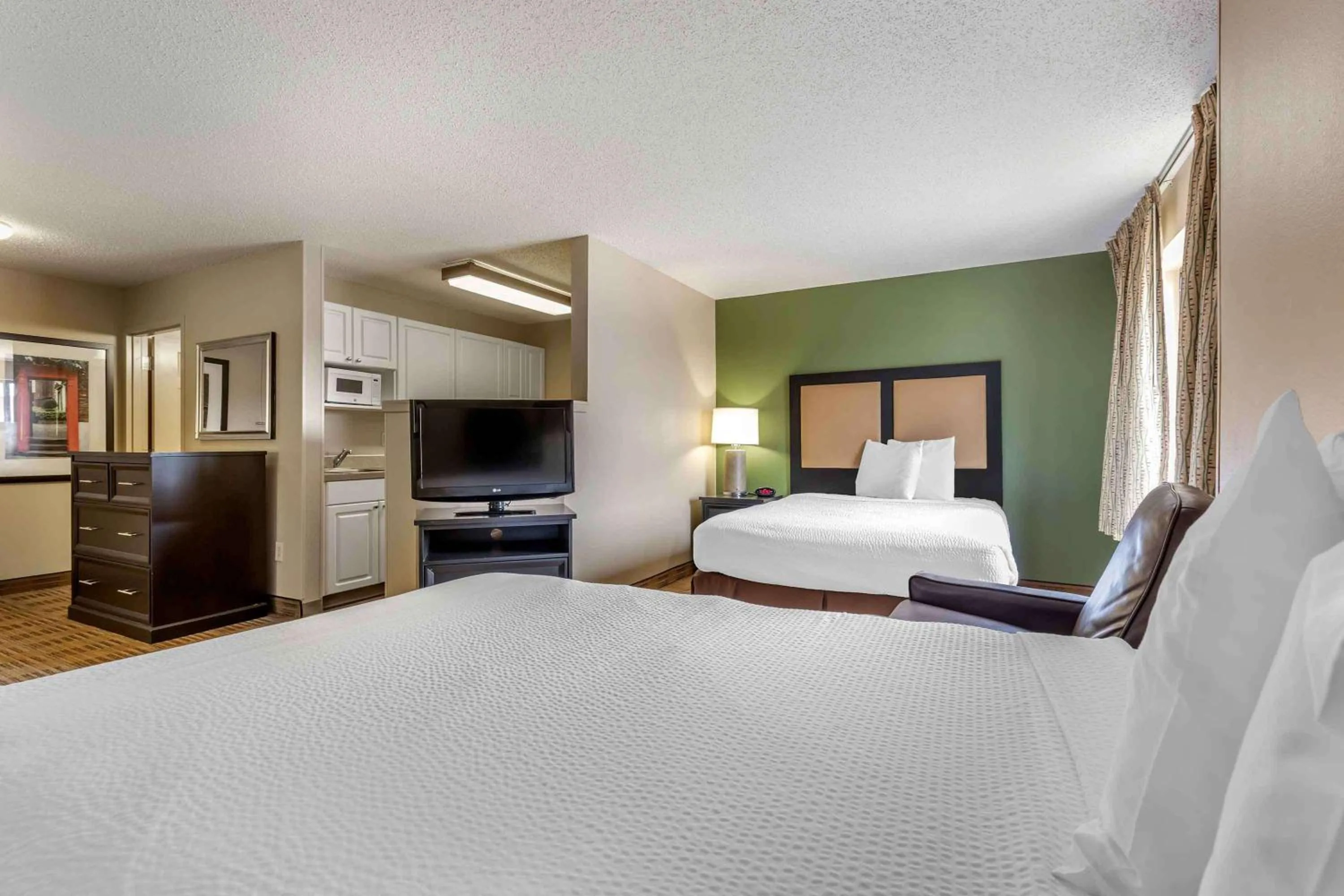 Bedroom, Bed in Extended Stay America Suites - Fort Worth - Fossil Creek