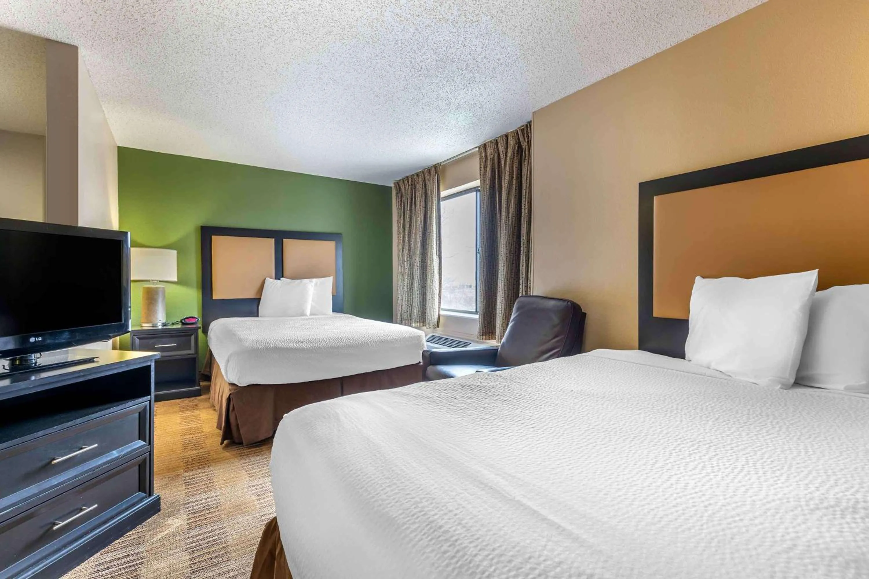 Bedroom, Bed in Extended Stay America Suites - Fort Worth - Fossil Creek