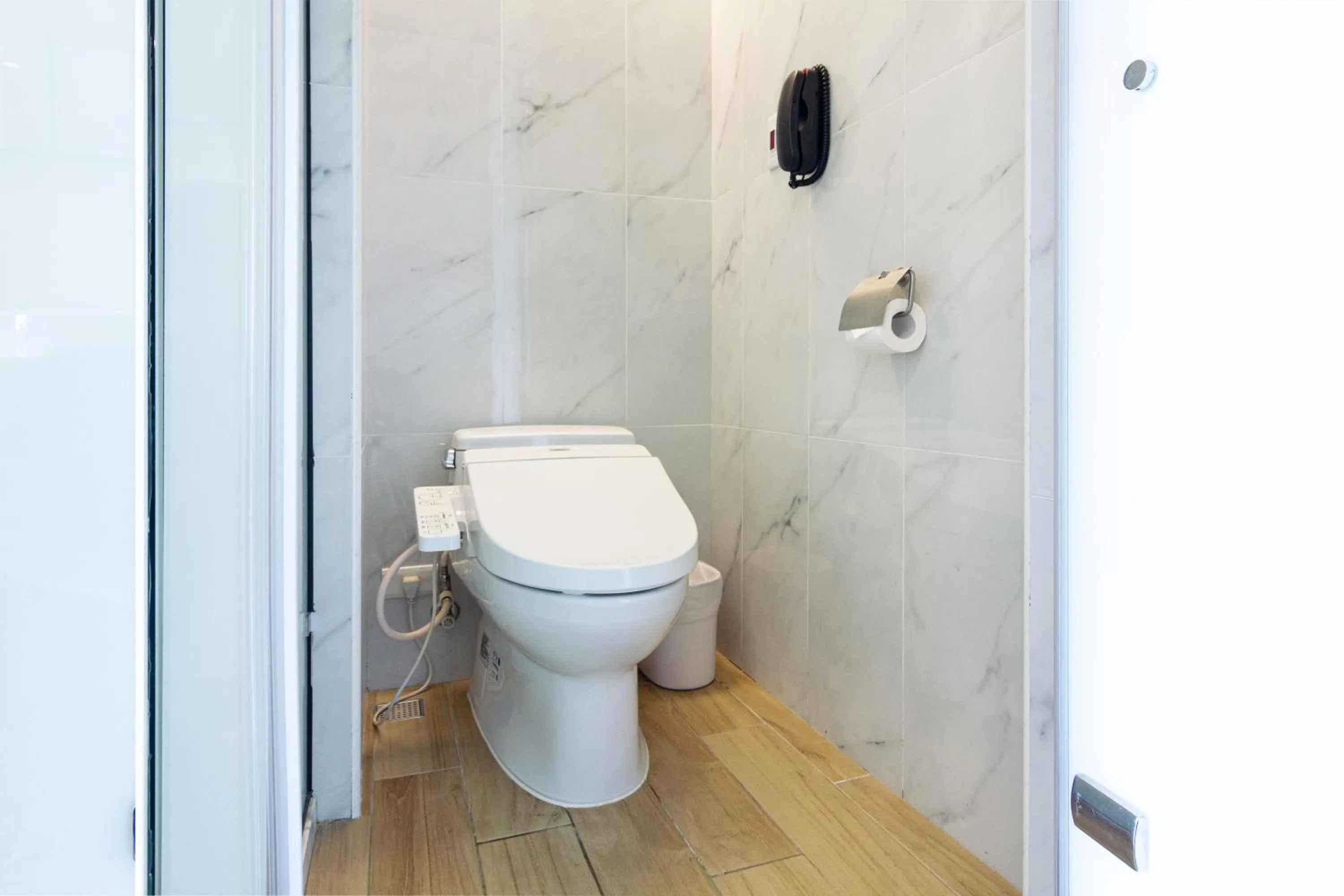 Toilet in CHECK inn New Taipei LuZhou