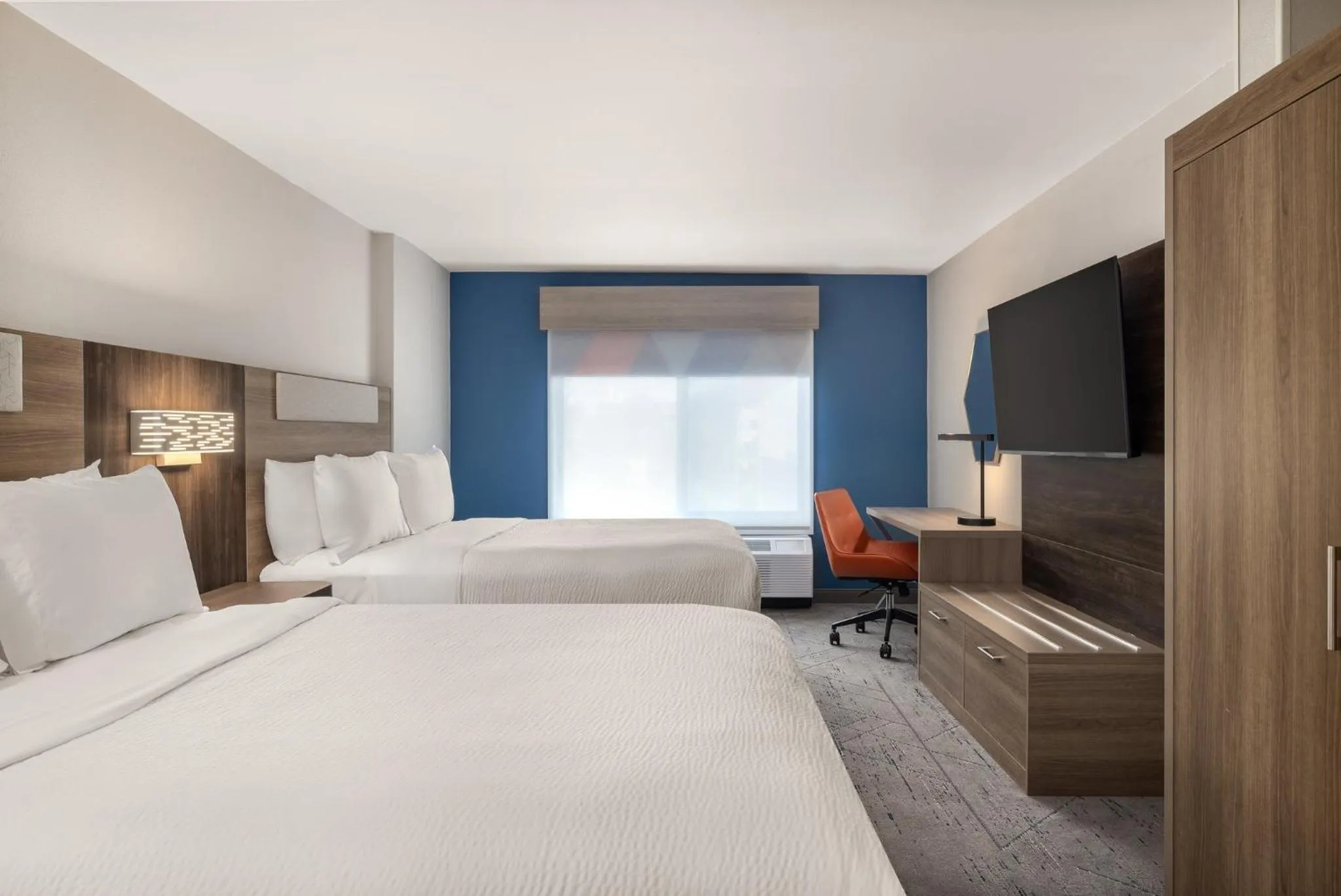 Photo of the whole room, Bed in Holiday Inn Express Fayetteville Fort Bragg by IHG