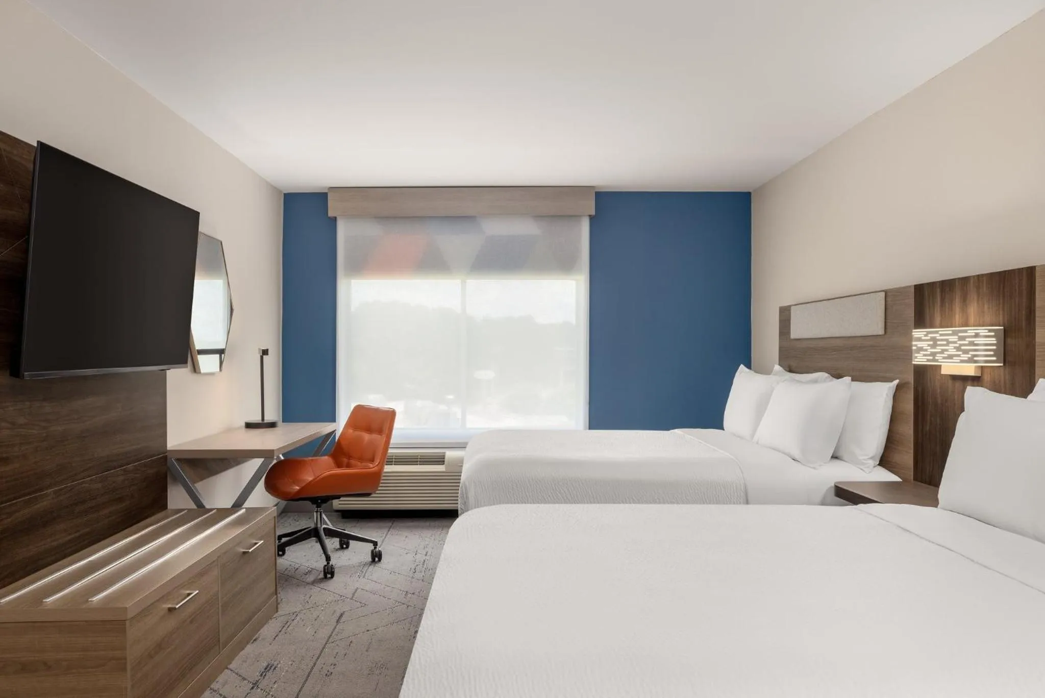 Photo of the whole room, Bed in Holiday Inn Express Fayetteville Fort Bragg by IHG