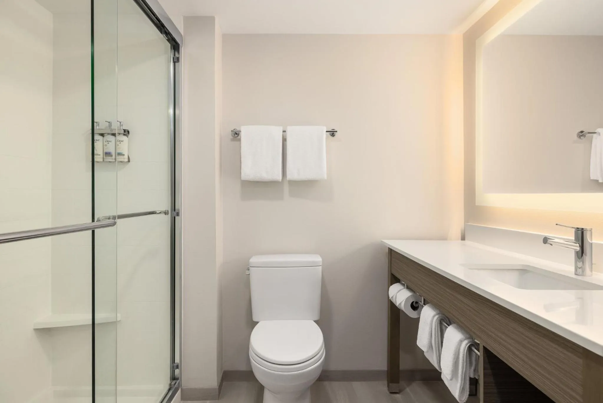 Photo of the whole room in Holiday Inn Express Fayetteville Fort Bragg by IHG