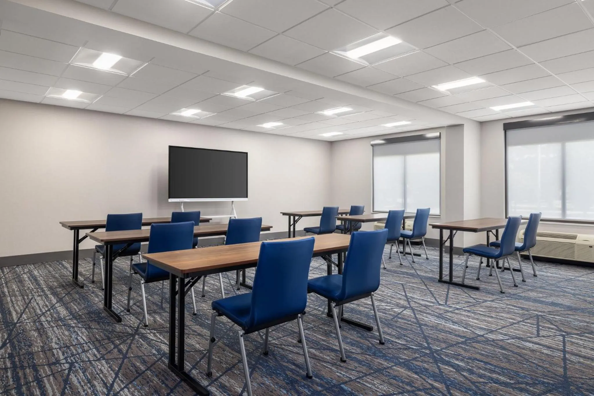 Meeting/conference room in Holiday Inn Express Fayetteville Fort Bragg by IHG