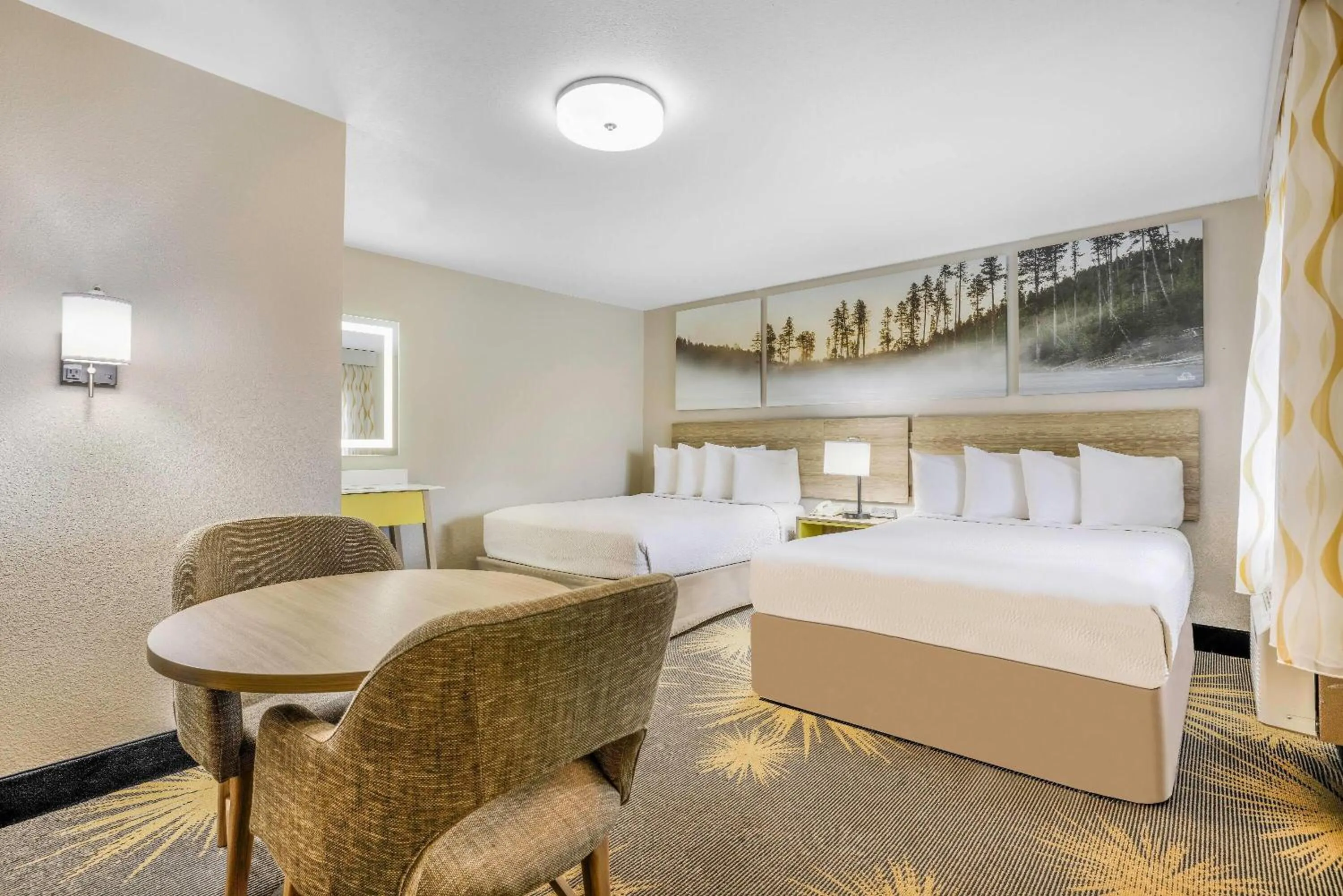 Photo of the whole room, Bed in Days Inn by Wyndham Cortez