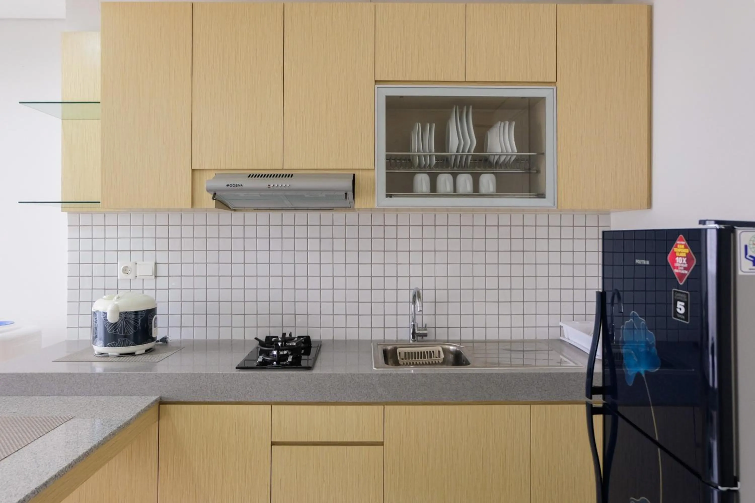 Kitchen or kitchenette in Homey 2BR Paddington Heights Apartment By Travelio