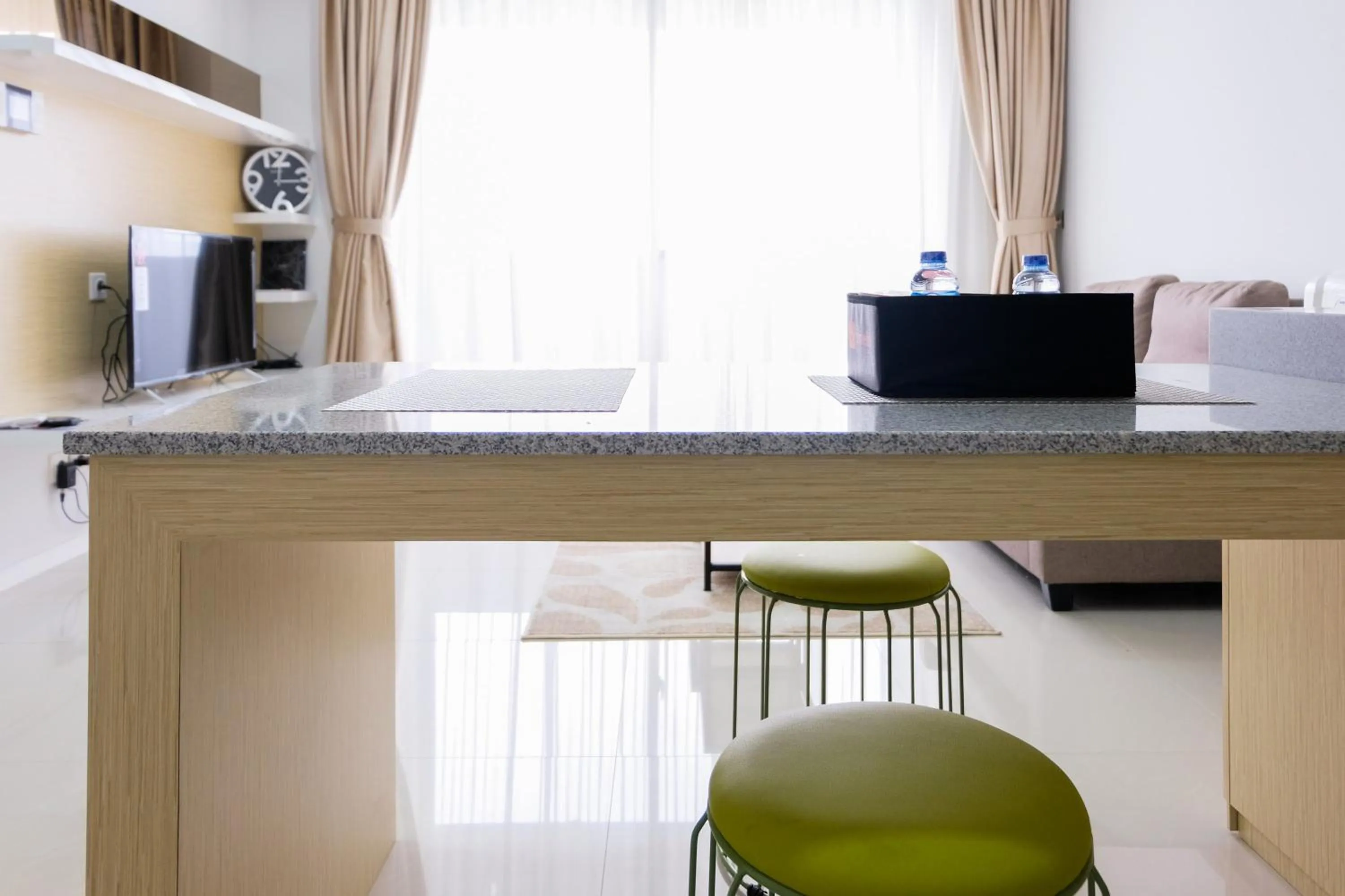 Dining area, Bed in Homey 2BR Paddington Heights Apartment By Travelio