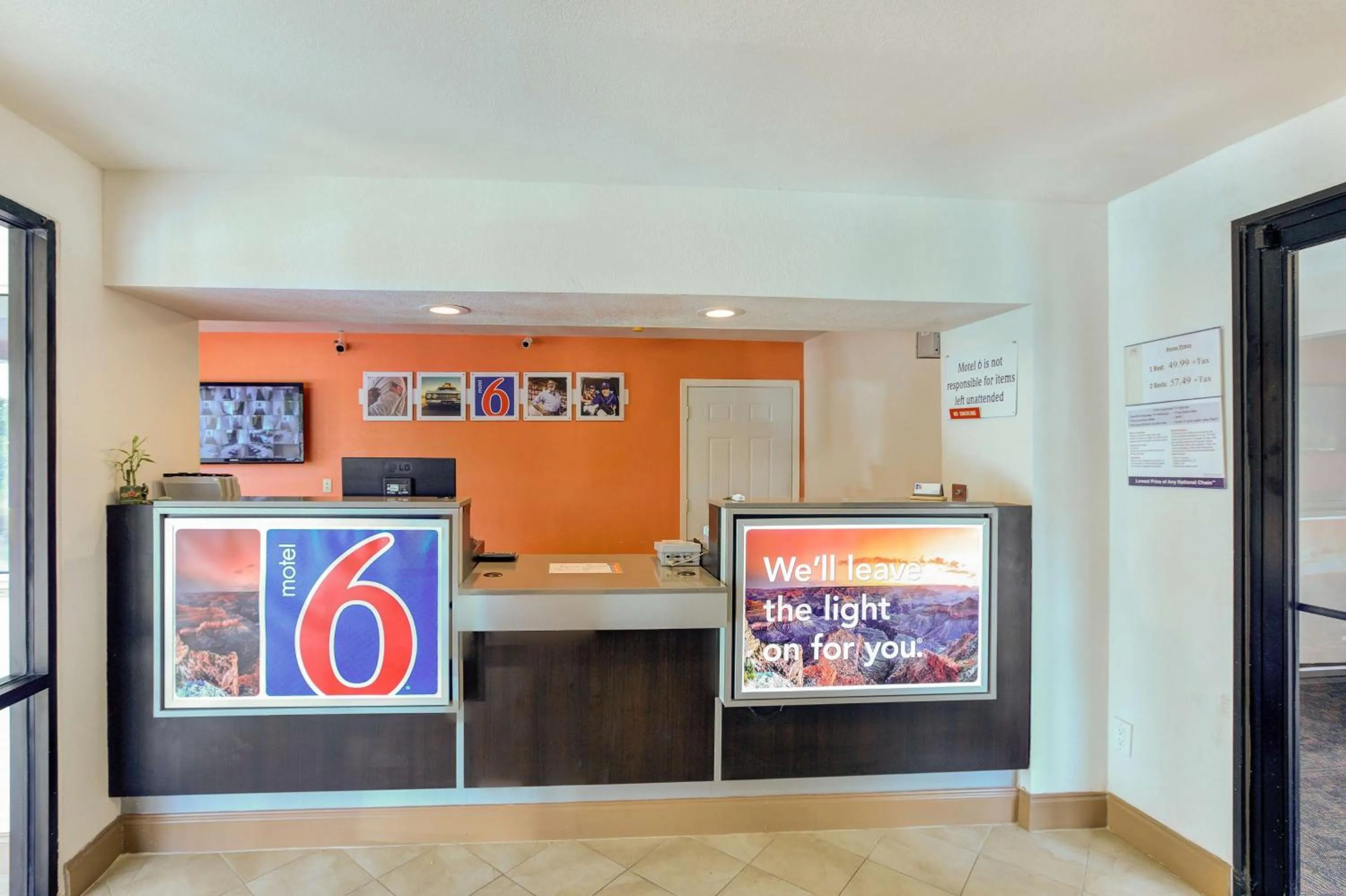 Property logo or sign in Motel 6-Dallas, TX - South