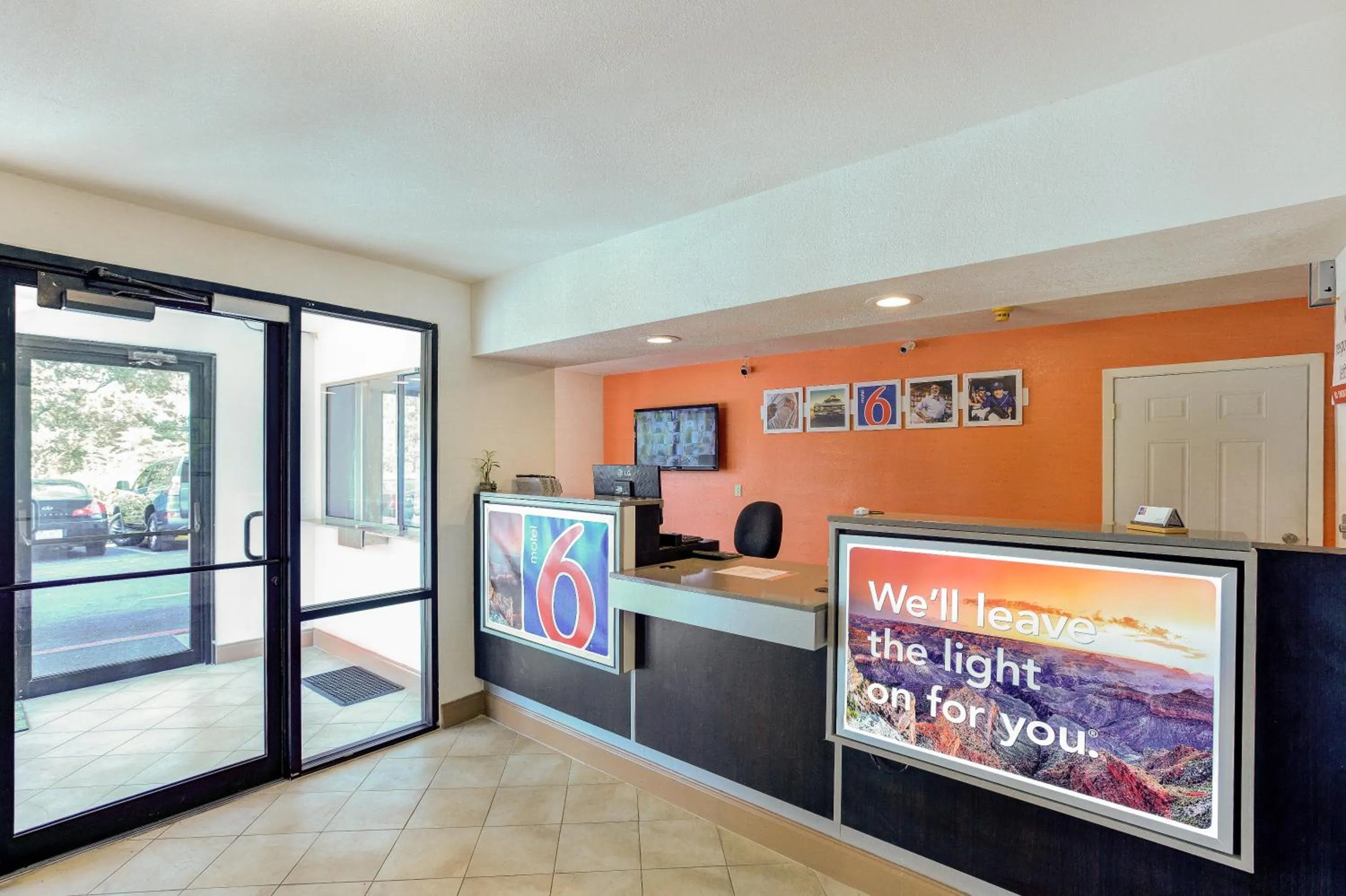 Lobby or reception in Motel 6-Dallas, TX - South