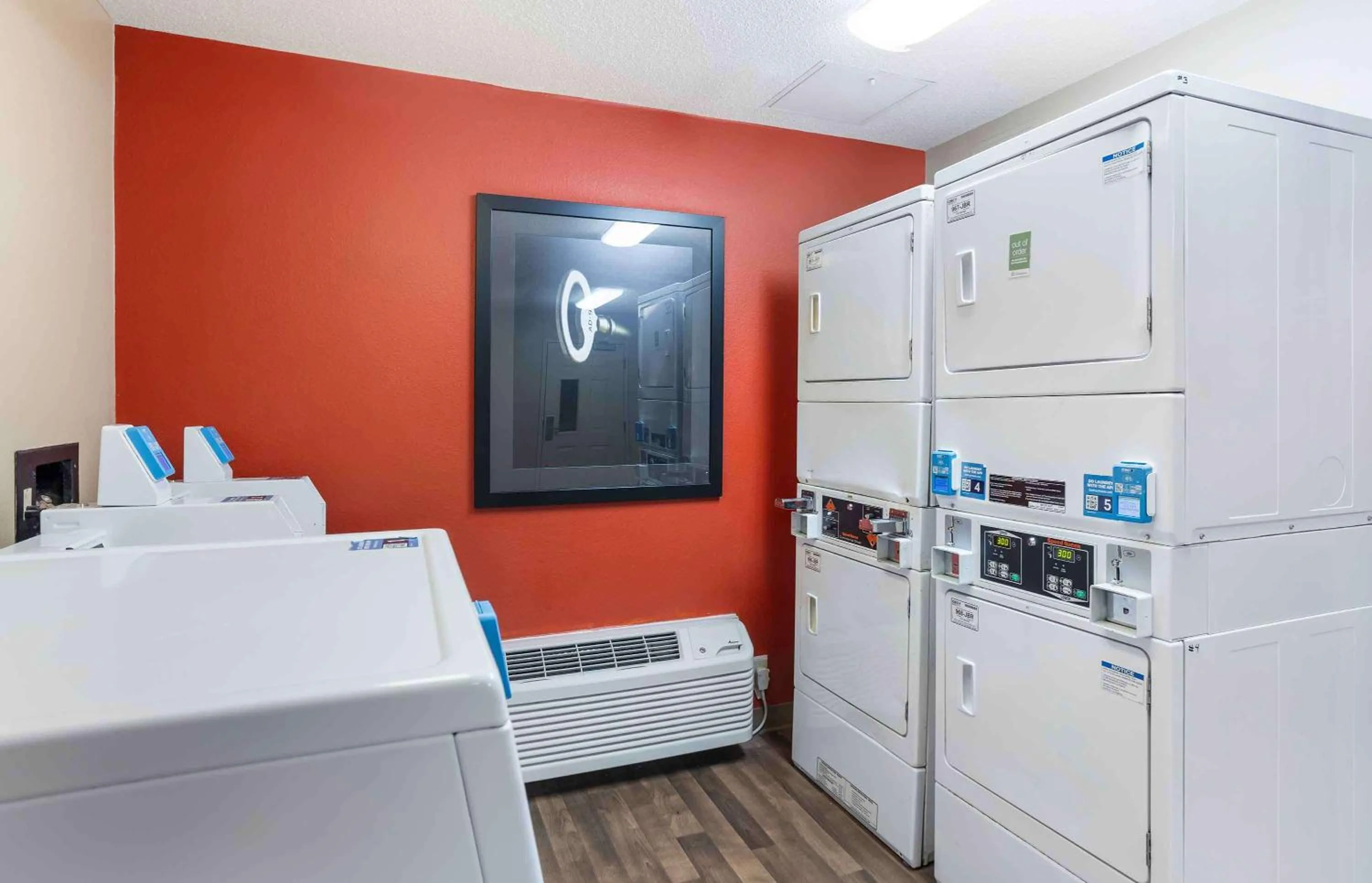 Property building in Extended Stay America Suites - Philadelphia - Mt Laurel - Pacilli Place