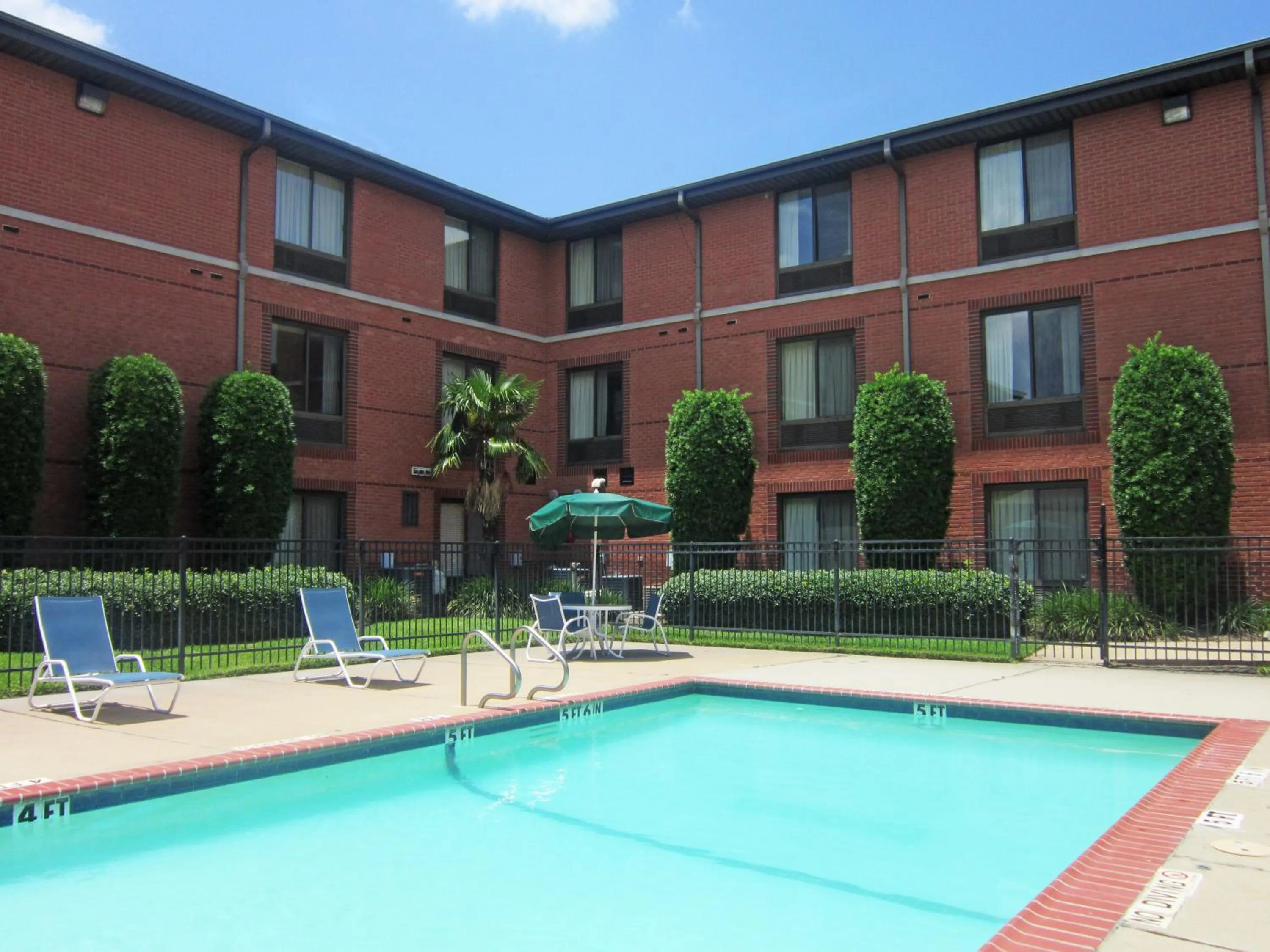 Swimming pool in Extended Stay America Suites - Houston - Northwest - Hwy 290 - Hollister