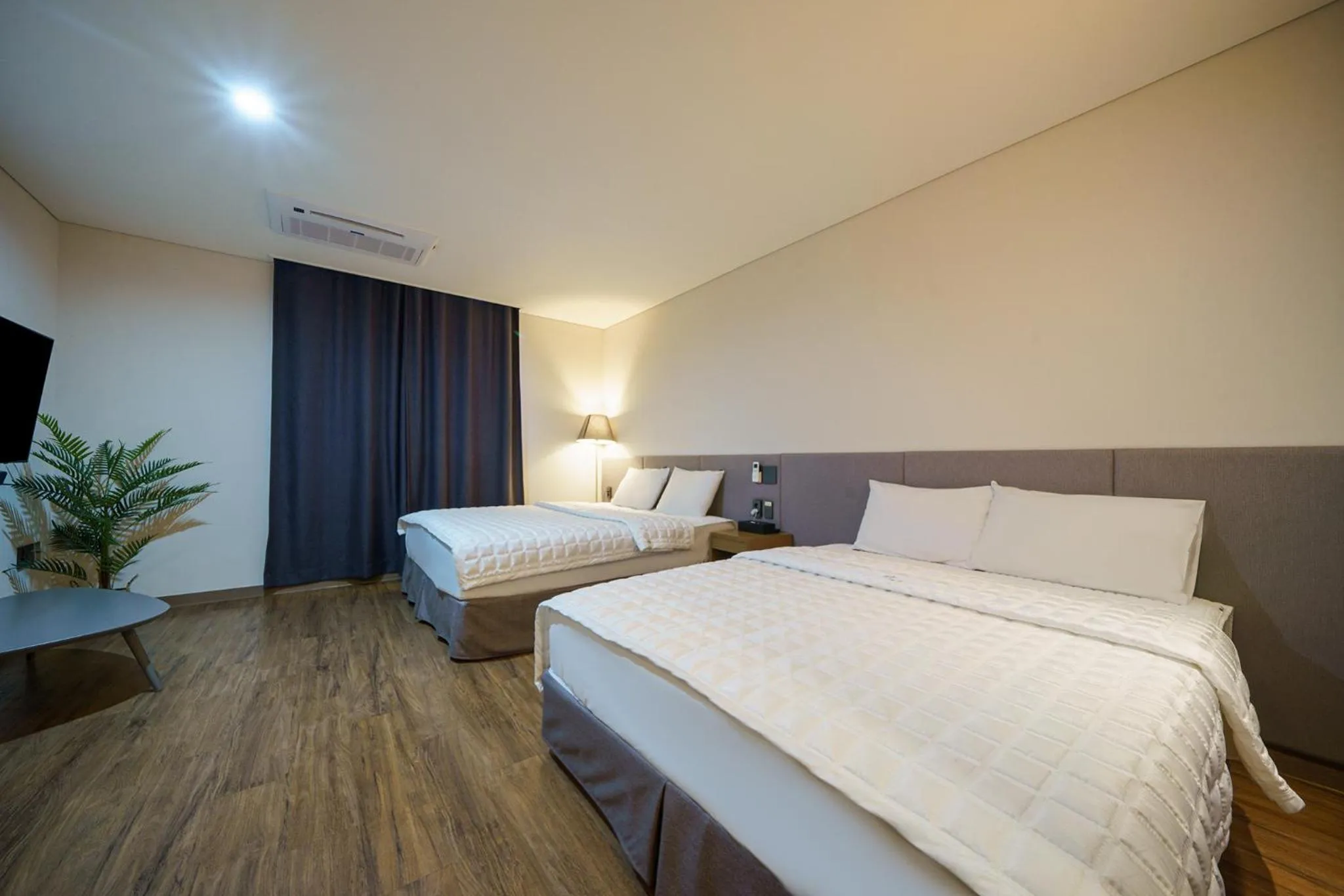 Bed in MTM Family Hotel